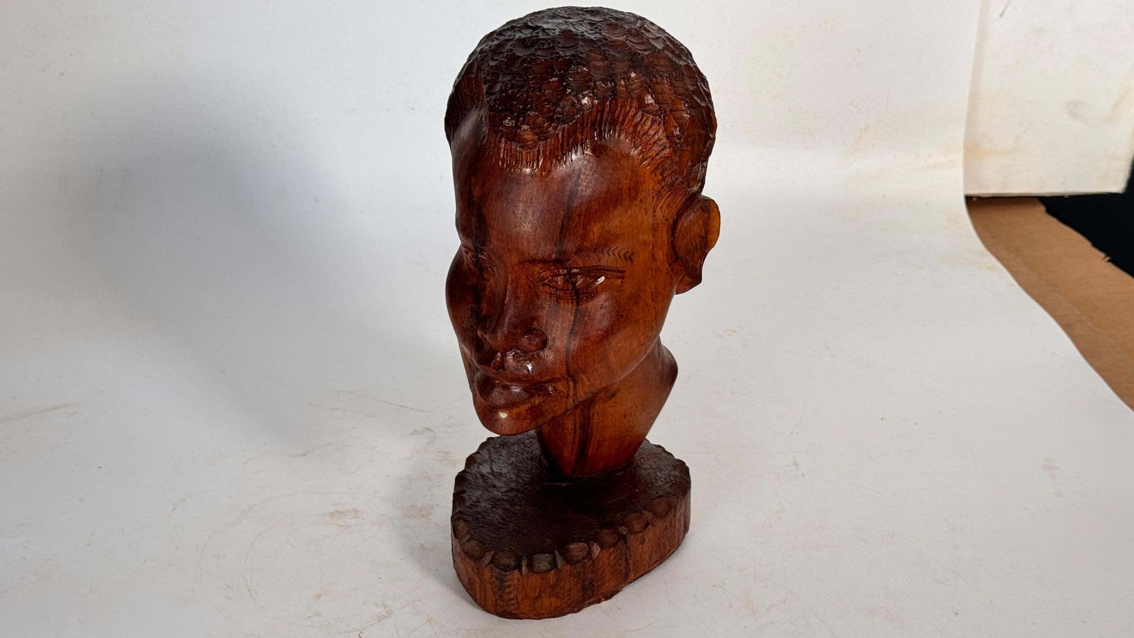 Hand Carved African Head Sculpture In Patinated Wood – Mid Century Decoration photo vinterior