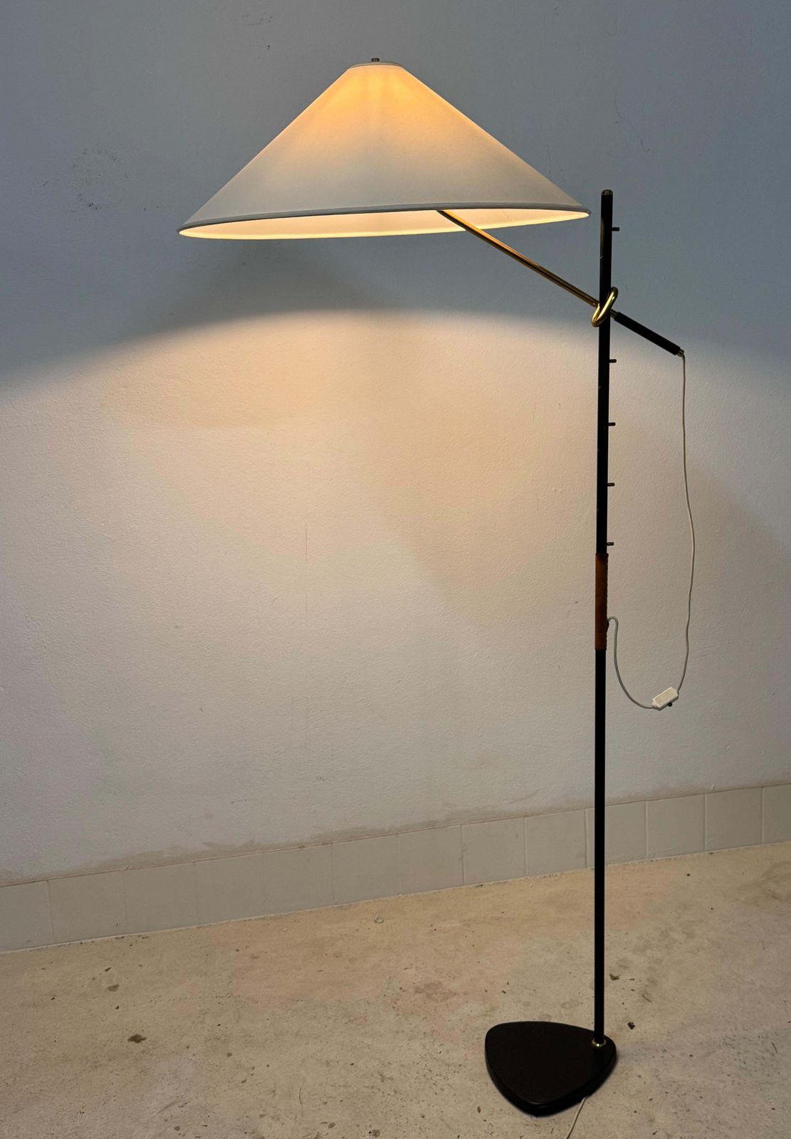 Kalmar Floor Lamp 'Pelican' Mod. 2097, Height Adjustable, Brass Black Iron, 1960 photo 3305.0