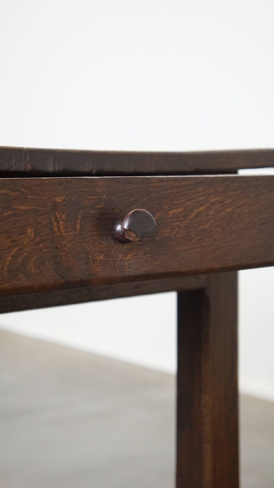 photo for sale Stevige Antieke Franse Eettafel Uit Het Begin Van De 19e Eeuw, Van Eikenhout, Met 1 Lade