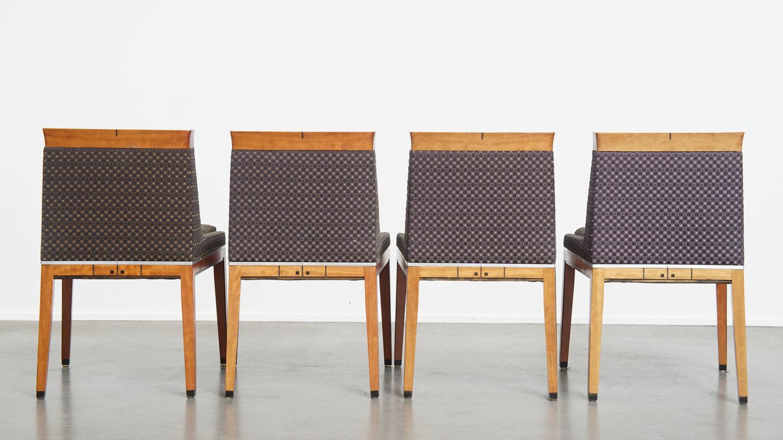 Set Van 4 Bijzondere Art Deco Eetkamerstoelen photo Meubels