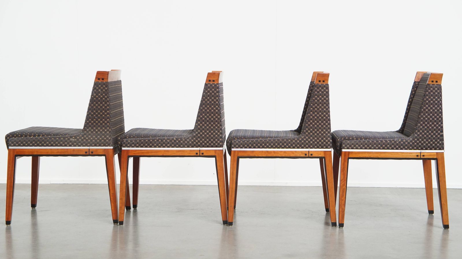 Set Van 4 Bijzondere Art Deco Eetkamerstoelen photo 2637.0