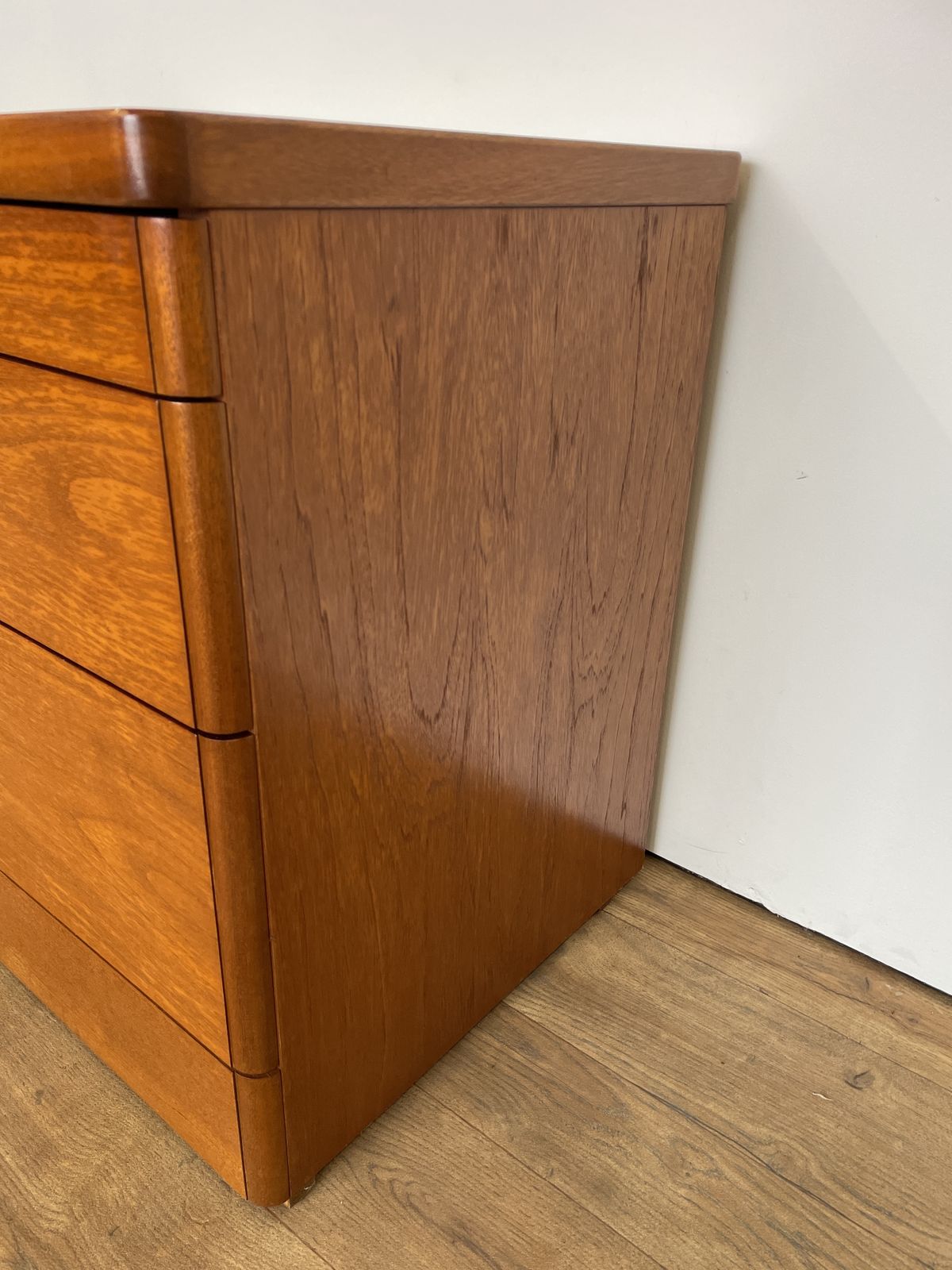 photo vintage Mid Century Stag Bedside Cabinet In Teak Veneer, 1960s