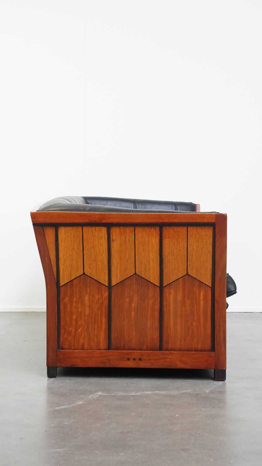 Art Deco 2,5 Zitsbank Van Leer Met Bijzonder Houtwerk photo furniture