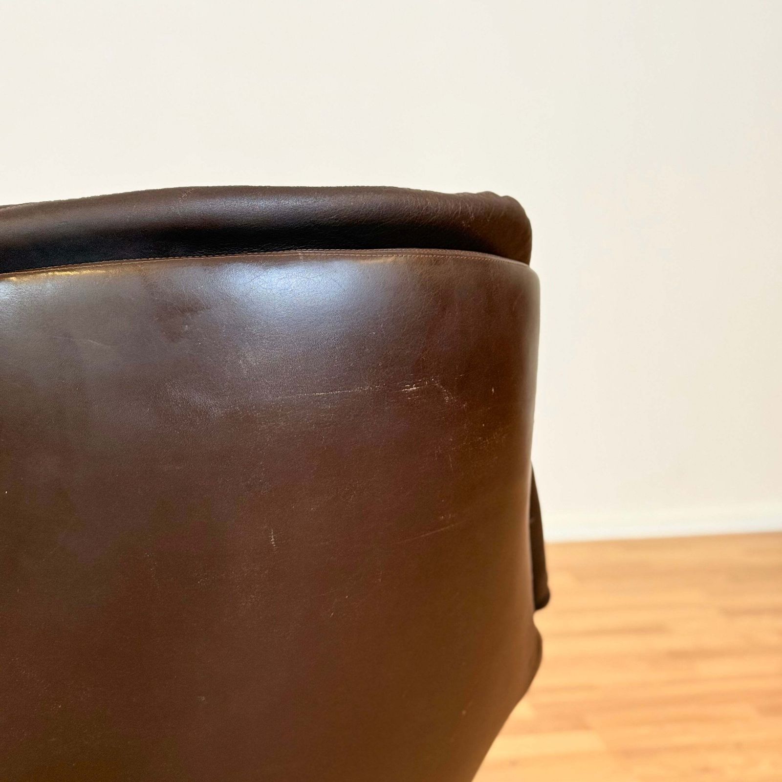 Danish Armchairs In Leather 'Silhouette', By H.W. Small For Bramin photo vinterior