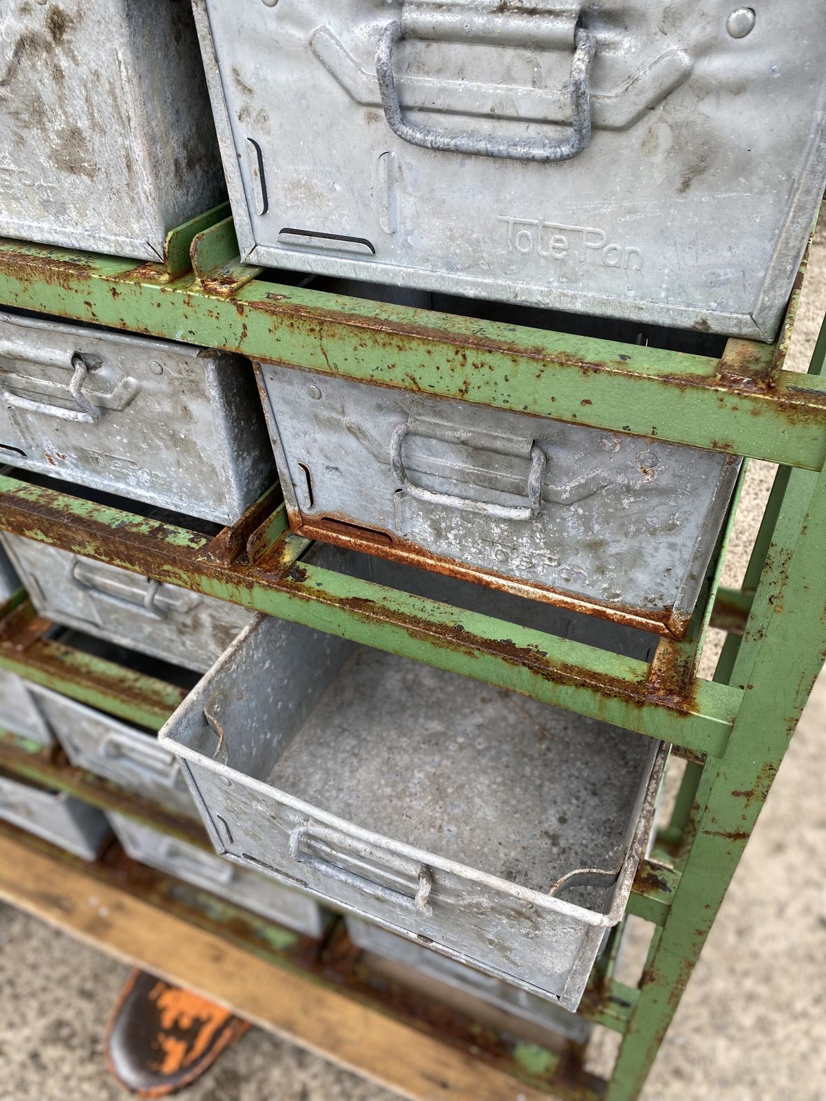 Industrial Totepan 6 Tier Storage Unit For 24 Pans photo buy