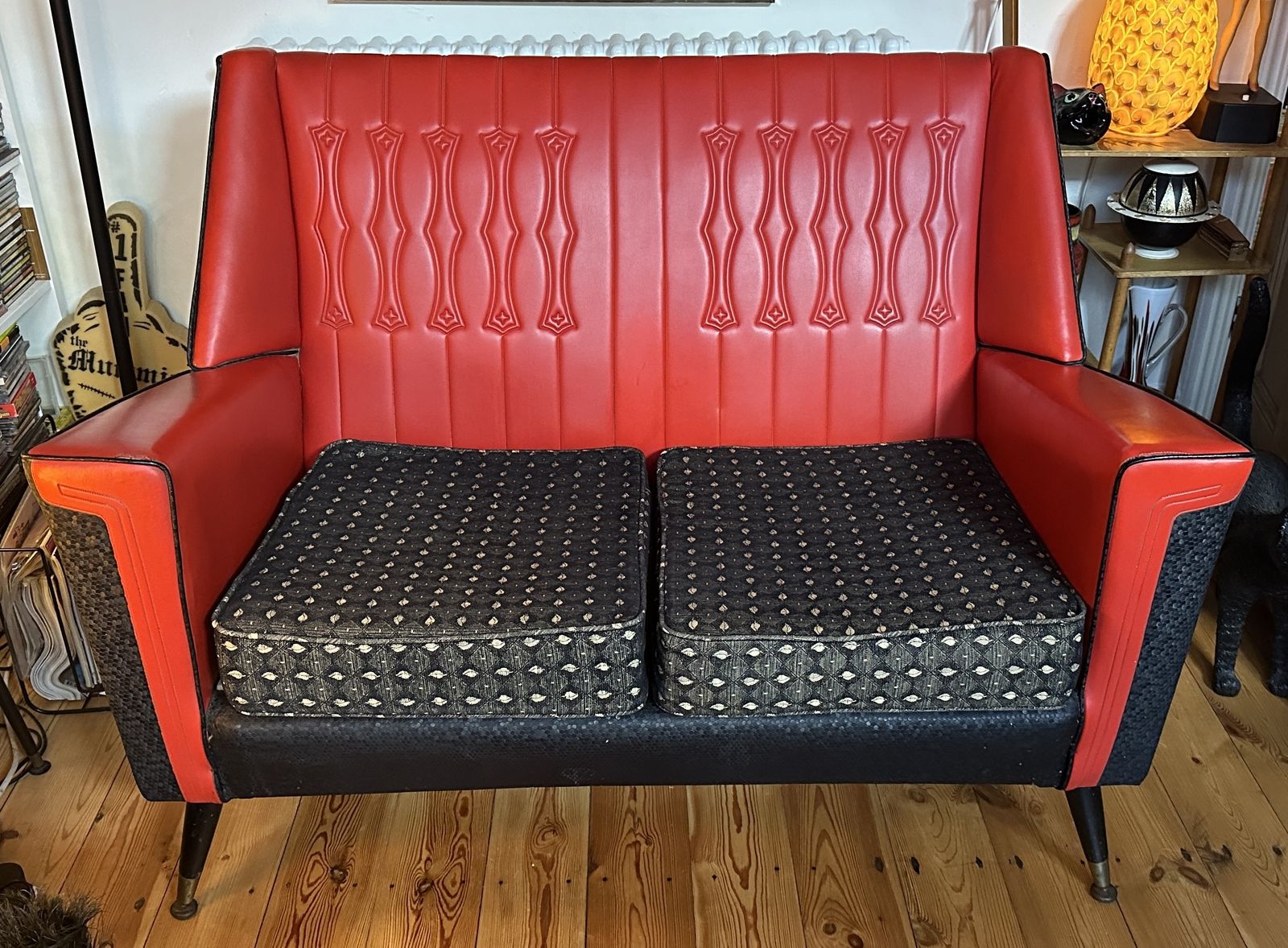 photo furniture Vintage Mid Century Red & Black Vinyl Sofa & 2 Chairs 3 Piece Suite 1960s Mcm