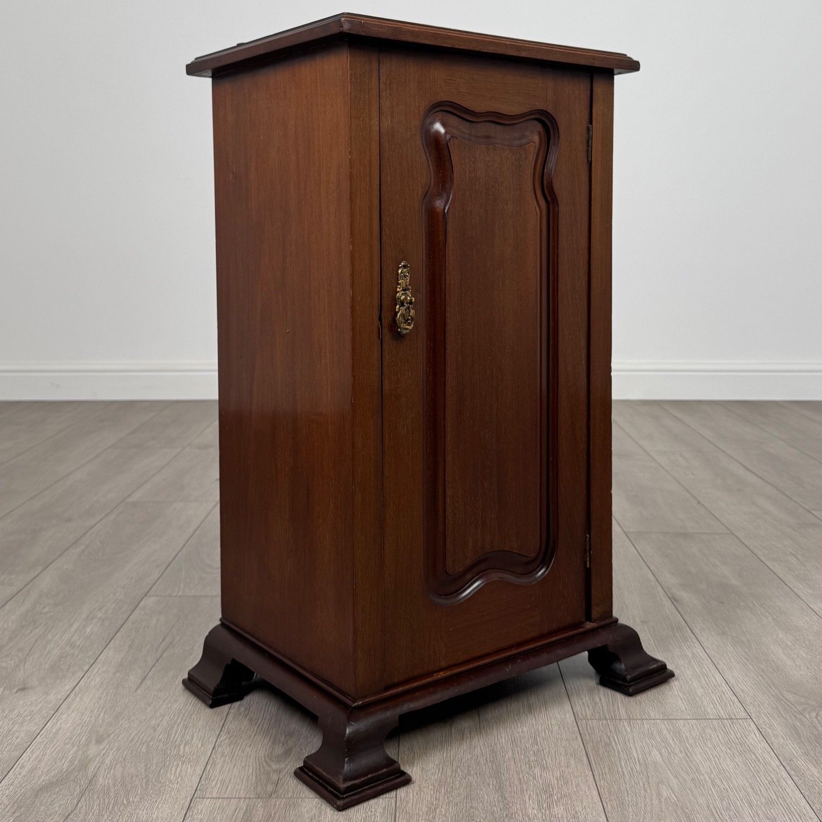 photo furniture Antique 20th Century Good Quality Pot Cupboard In Mahogany