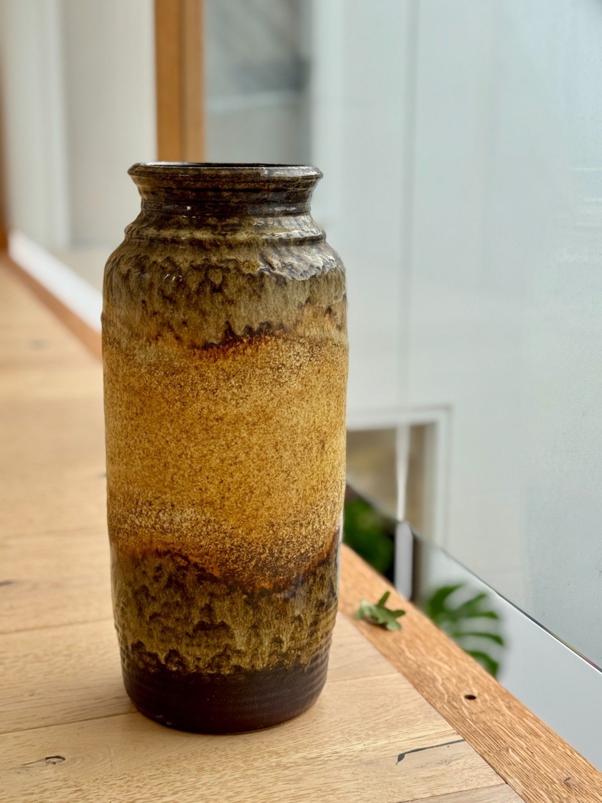 photo furniture Mid Century Bay Keramik Fat Lava Floor Vase 630 40