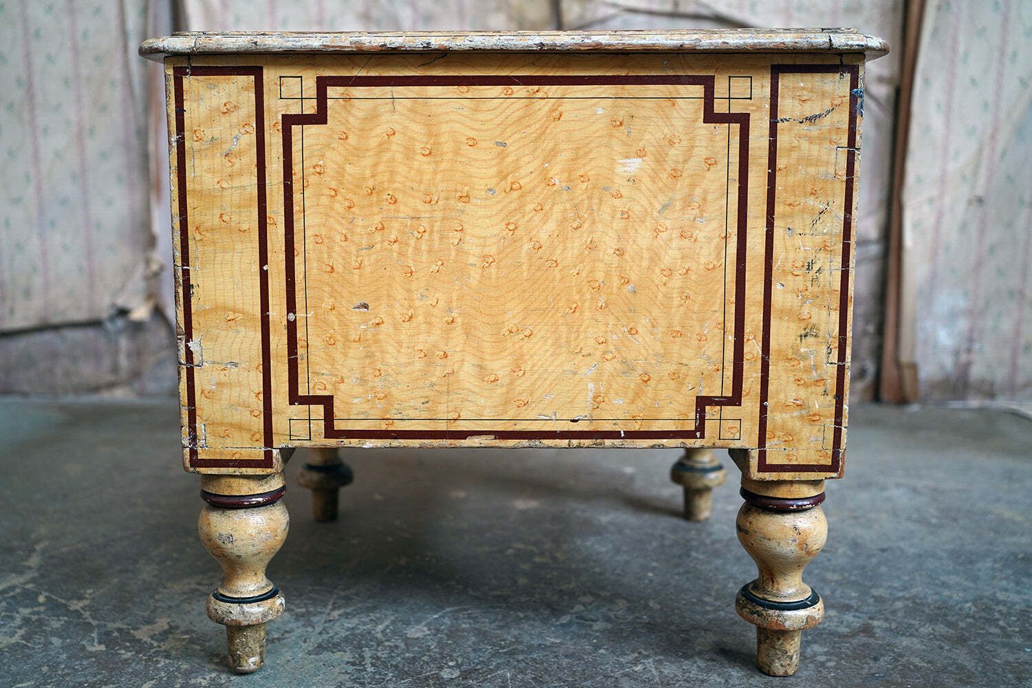 An Early Victorian Birdseye Maple Simulated Painted Pine Commode C.1840 50 photo furniture