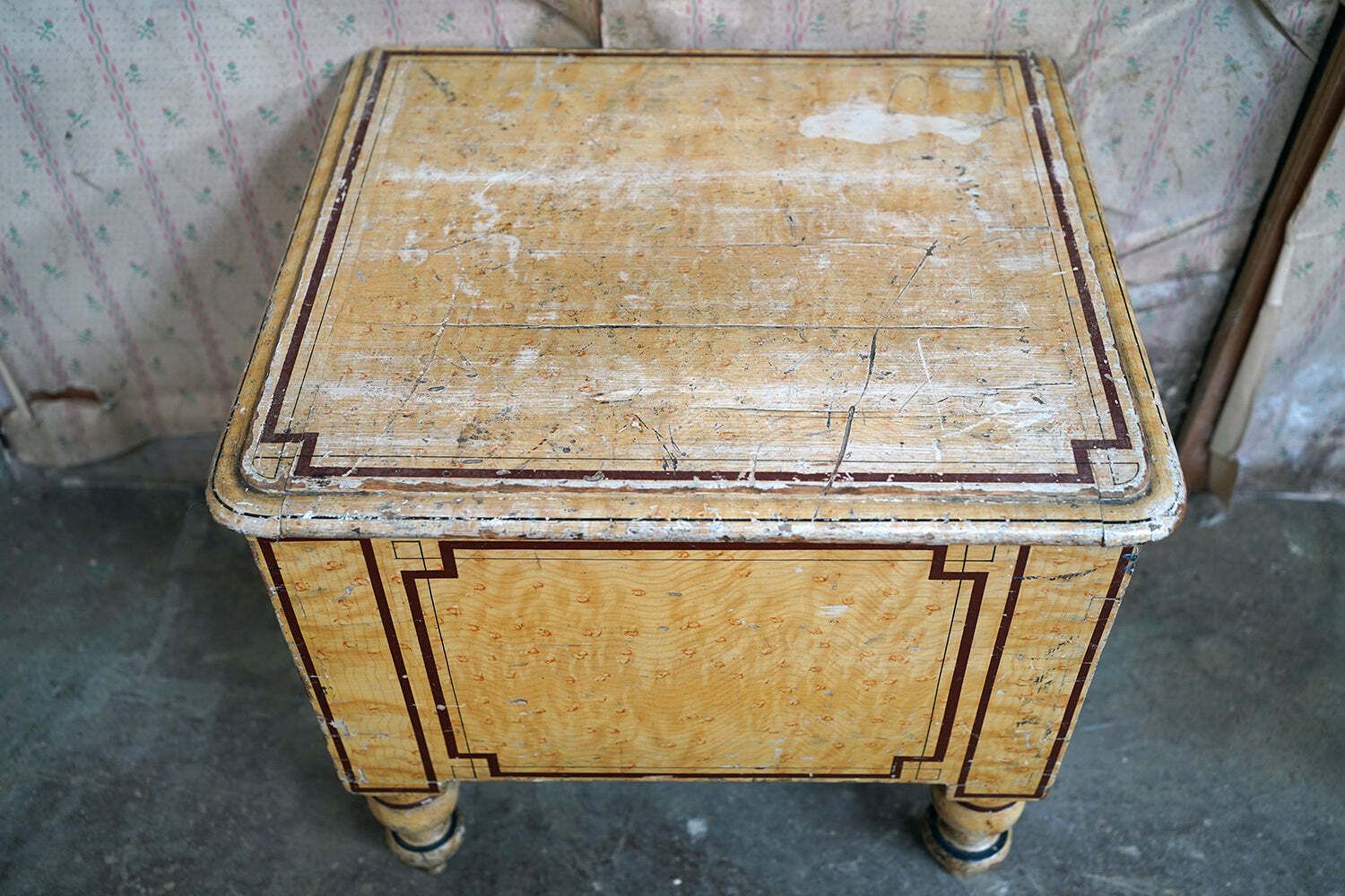 An Early Victorian Birdseye Maple Simulated Painted Pine Commode C.1840 50 photo 450.0
