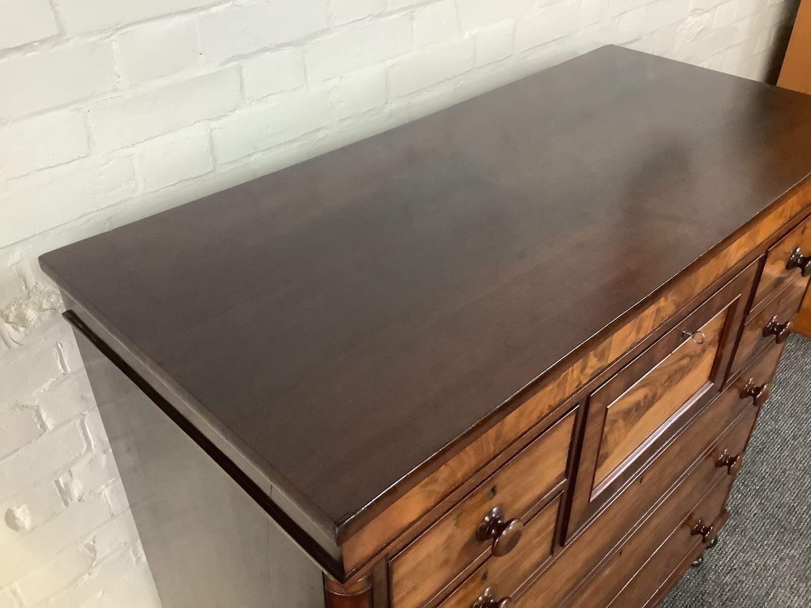 Victorian Flamed Mahogany Scotch Chest Of Drawers. photo vintage