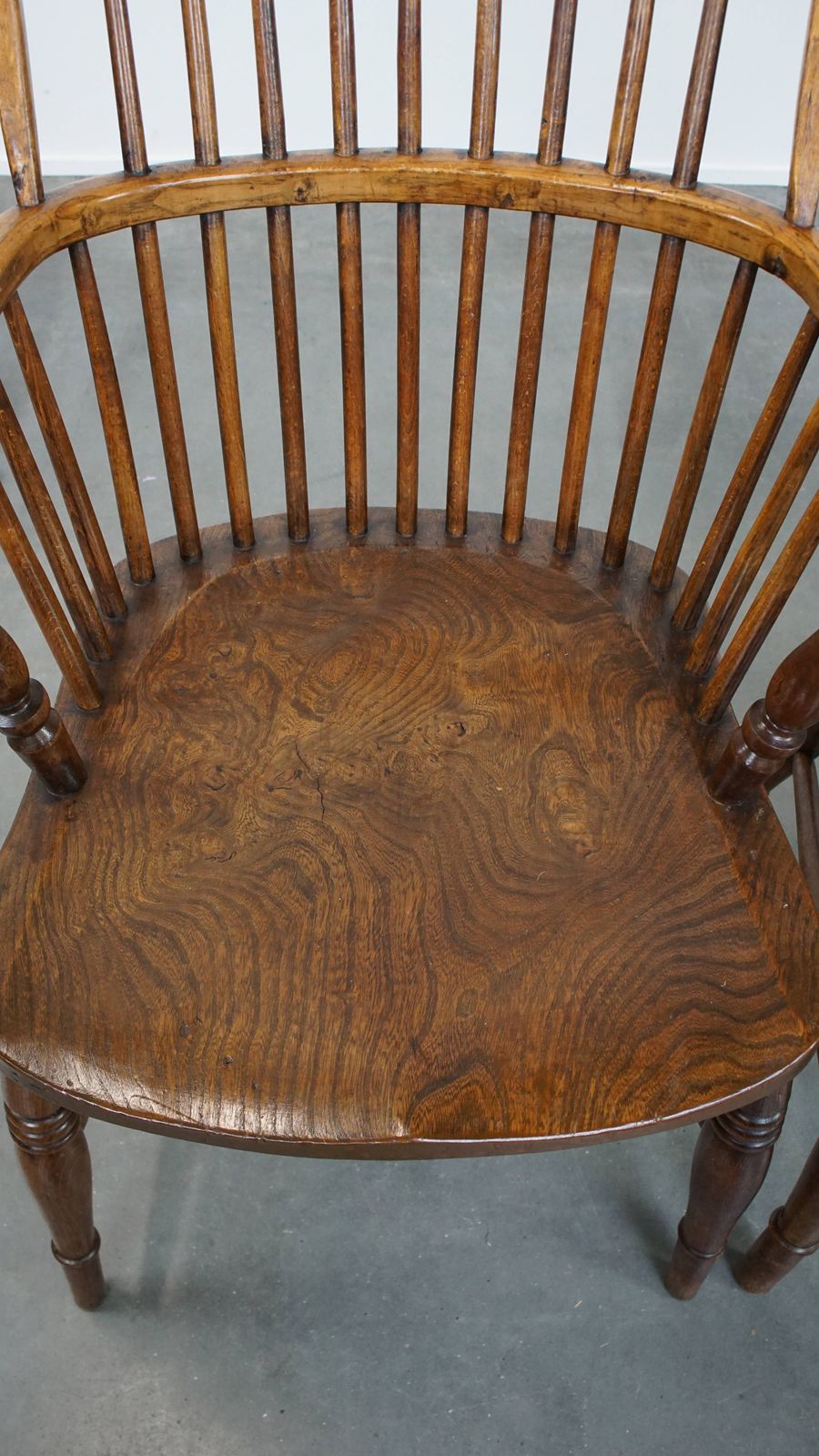 Set Van 6 Antieke Engelse Windsor Stickback Stoelen Uit De 19e Eeuw, Vervaardigd Van Iepenhout. photo vinterior