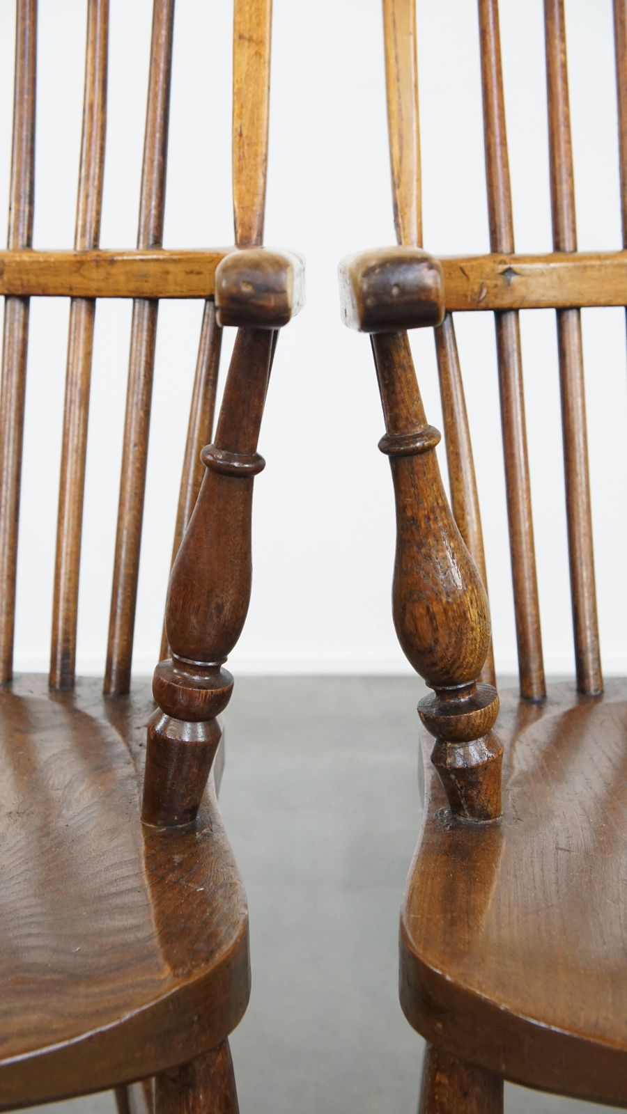 2964.0 Set Van 6 Antieke Engelse Windsor Stickback Stoelen Uit De 19e Eeuw, Vervaardigd Van Iepenhout. photo