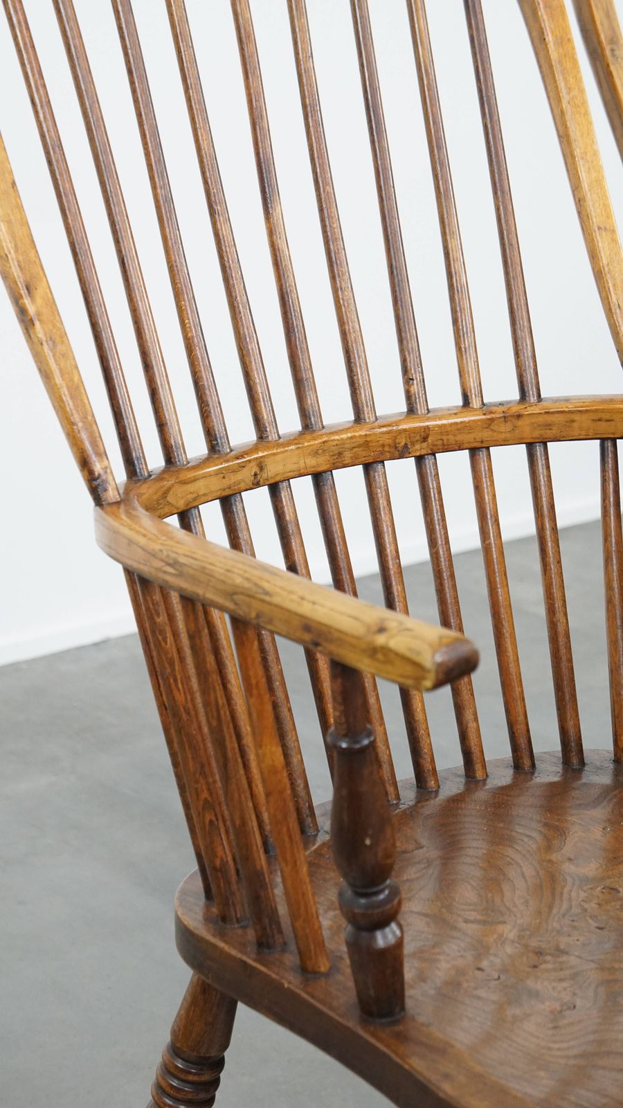 photo vintage Set Van 6 Antieke Engelse Windsor Stickback Stoelen Uit De 19e Eeuw, Vervaardigd Van Iepenhout.