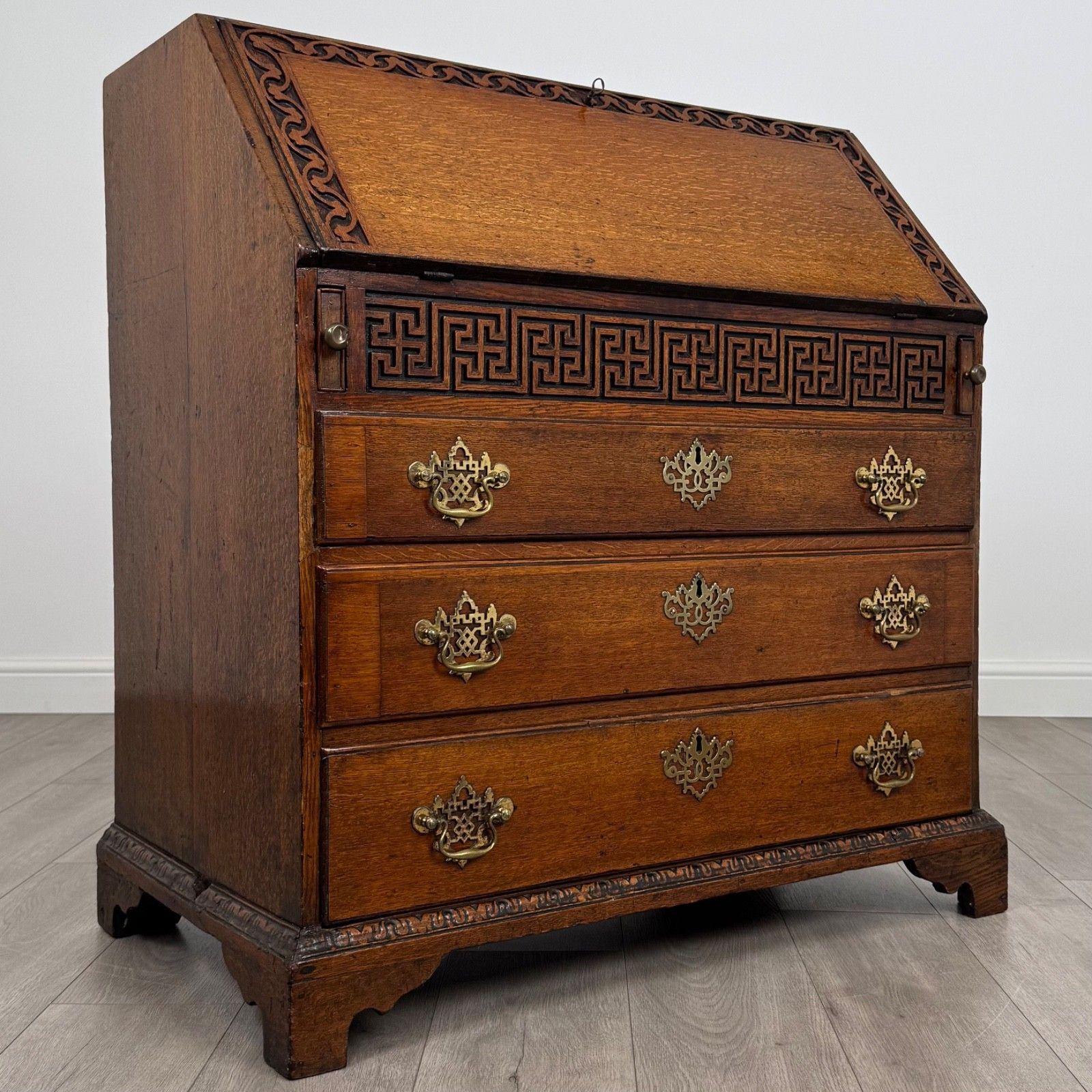 photo furniture Antique 18th Century Good Quality Bureau In Golden Oak