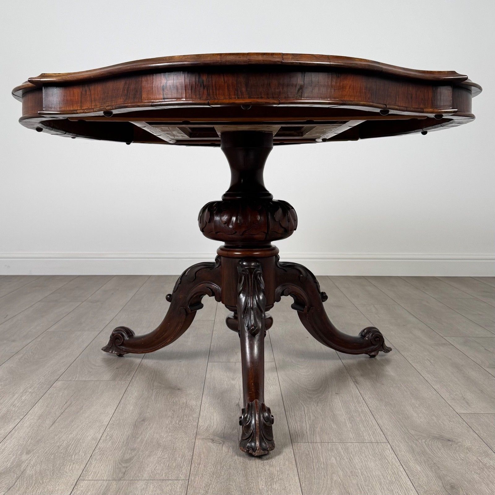 Antique 19th Century Good Quality Loo Table In Rosewood