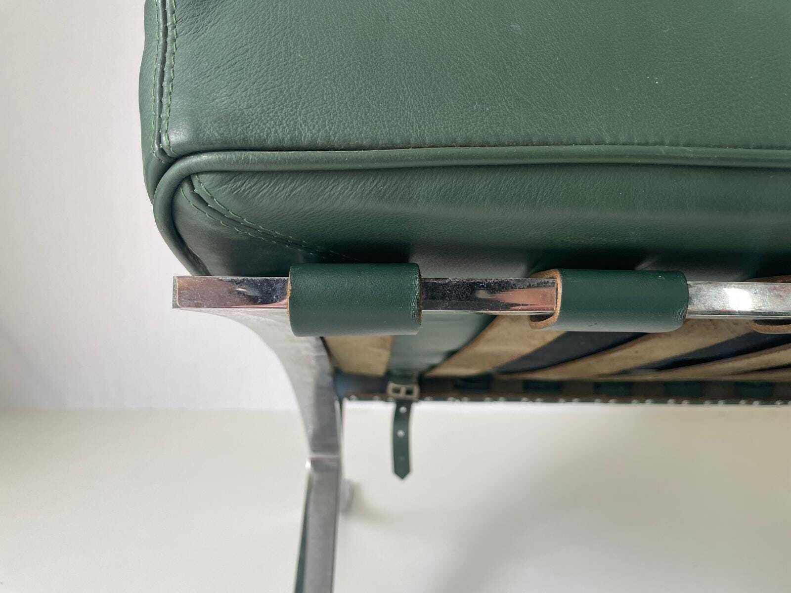 photo furniture Barcelona Chair By Ludwig Mies Van Der Rohe For Knoll