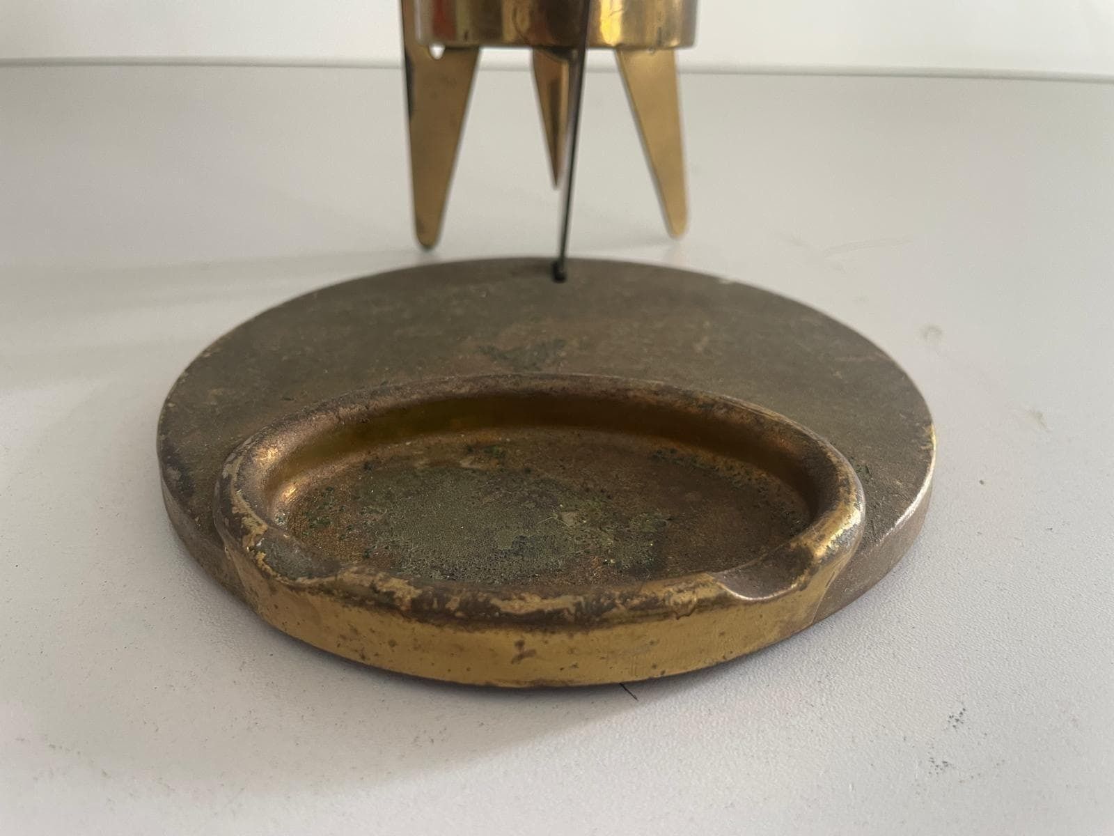 Mid Century Rare Brass Italian Rocket Design Luxury Cigarette Dispenser With Ashtray By Brevettato, 1960s, Italy photo vinterior