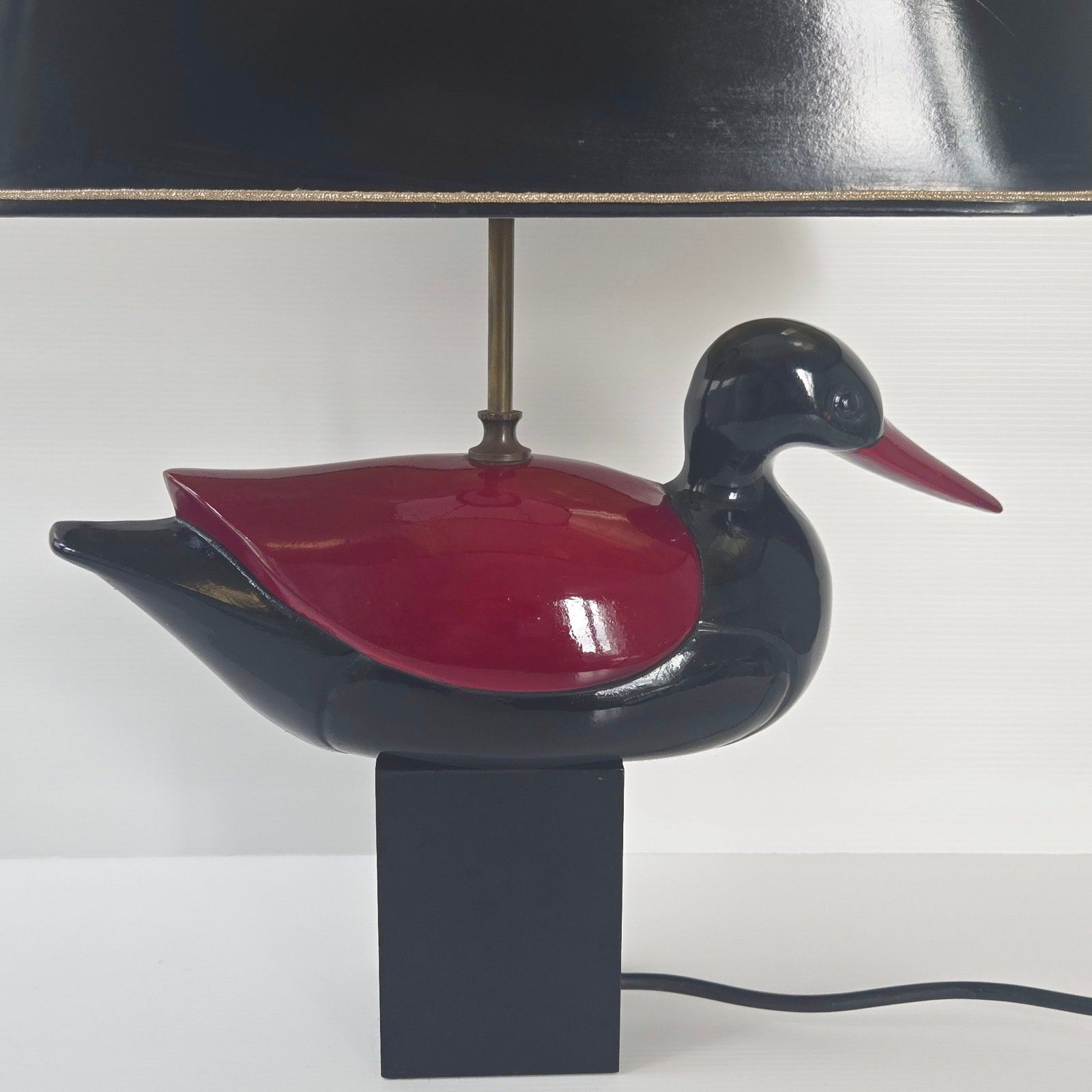 Vintage 1970 Italian Duck Wood Lacquer Black & Burgundy Table Lamp 70s photo Lighting