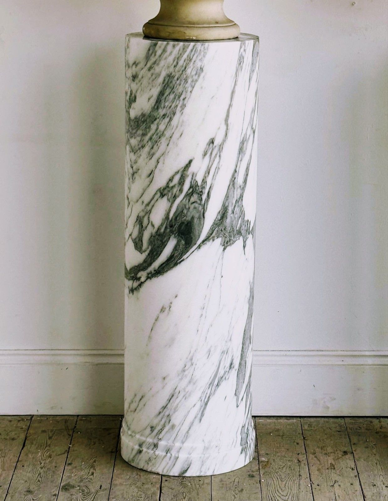High Quality Arabescato Marble Grand Tour Column Delivery Available In Uk 0105.