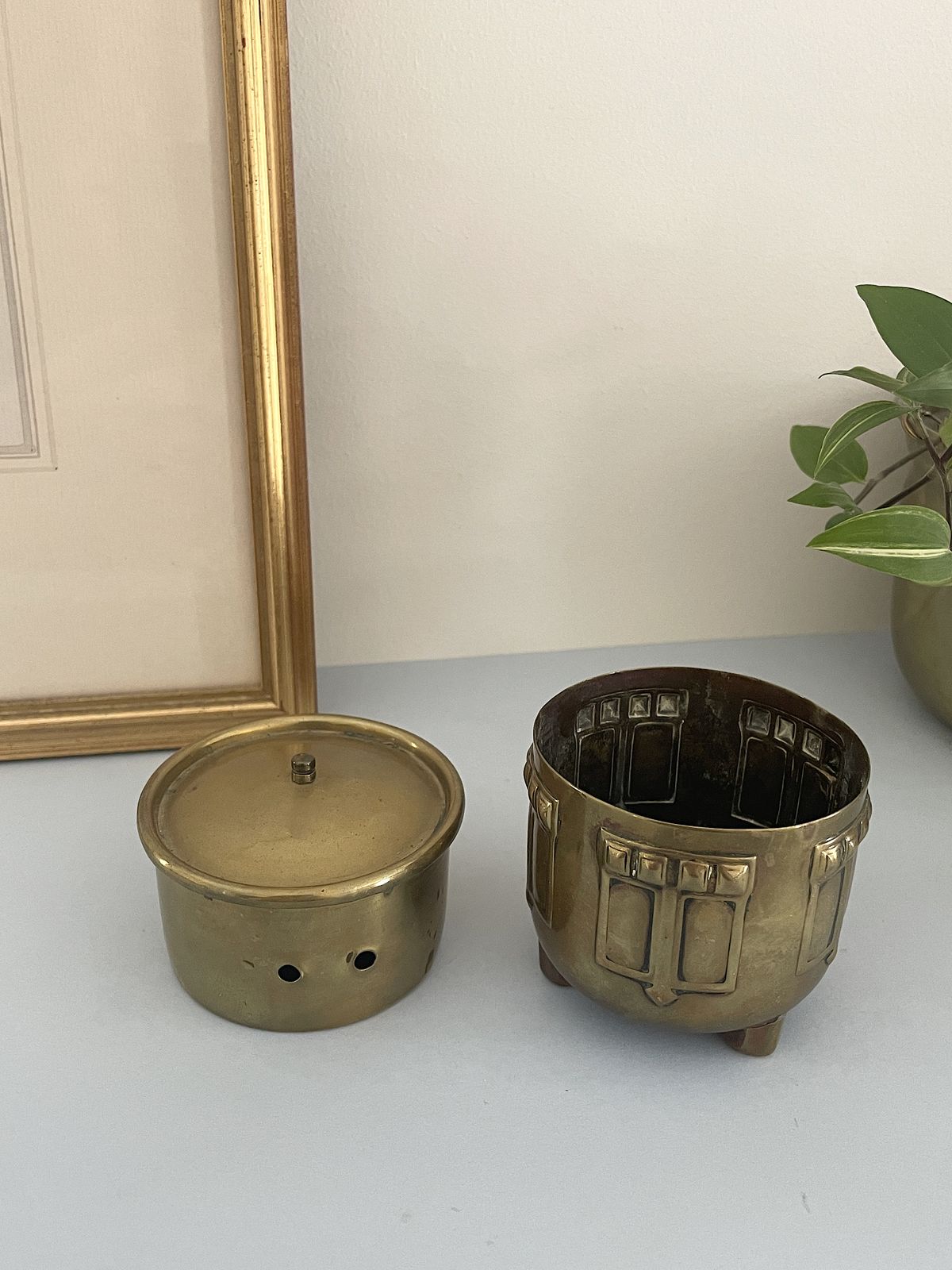 Arts & Crafts Brass Box With Lid On Three Feet, Handmade Antique Round Decorative Container Circa 1920 photo vinterior
