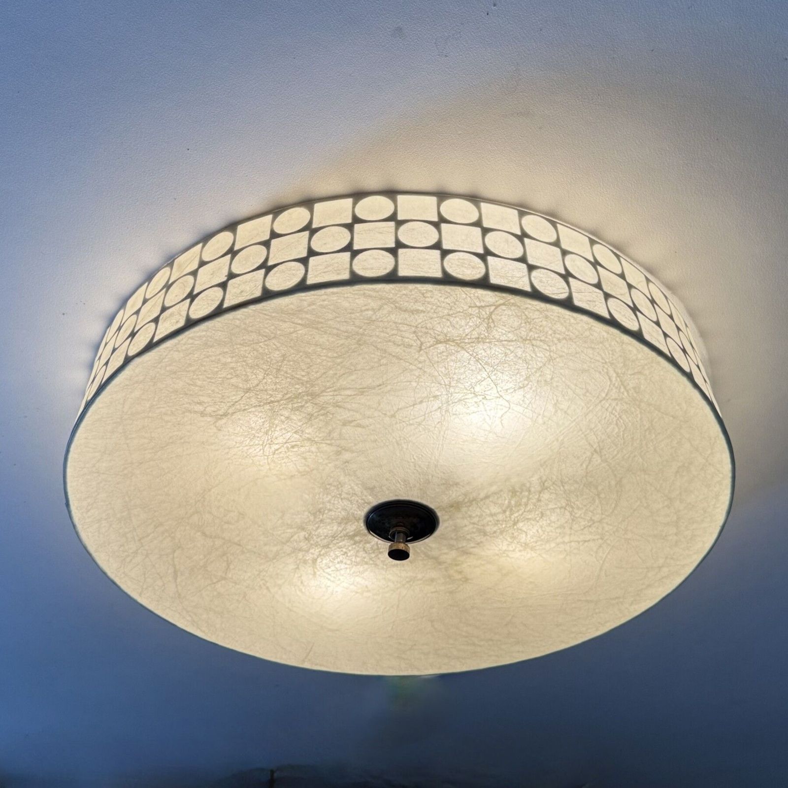 Grote Mid Century Modern Ronde Witte Cocon Plafondlamp Van Goldkant Leuchten, Ca. Jaren 1960 photo furniture