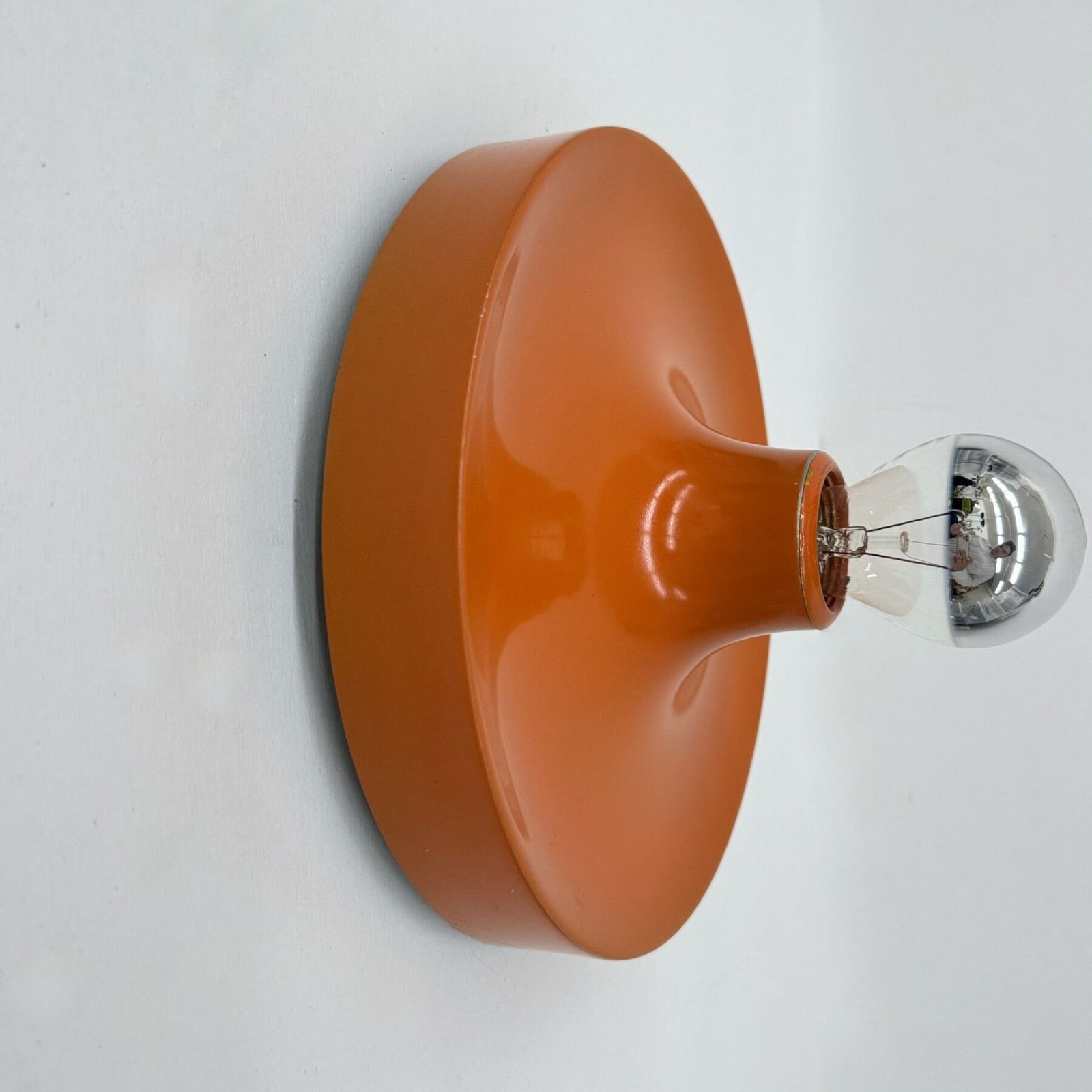 photo for sale Mid Century Design Honsel Oranje Space Age Schijflamp, Jaren 1970, Toegeschreven Aan Charlotte Perriand Voor Les Arcs