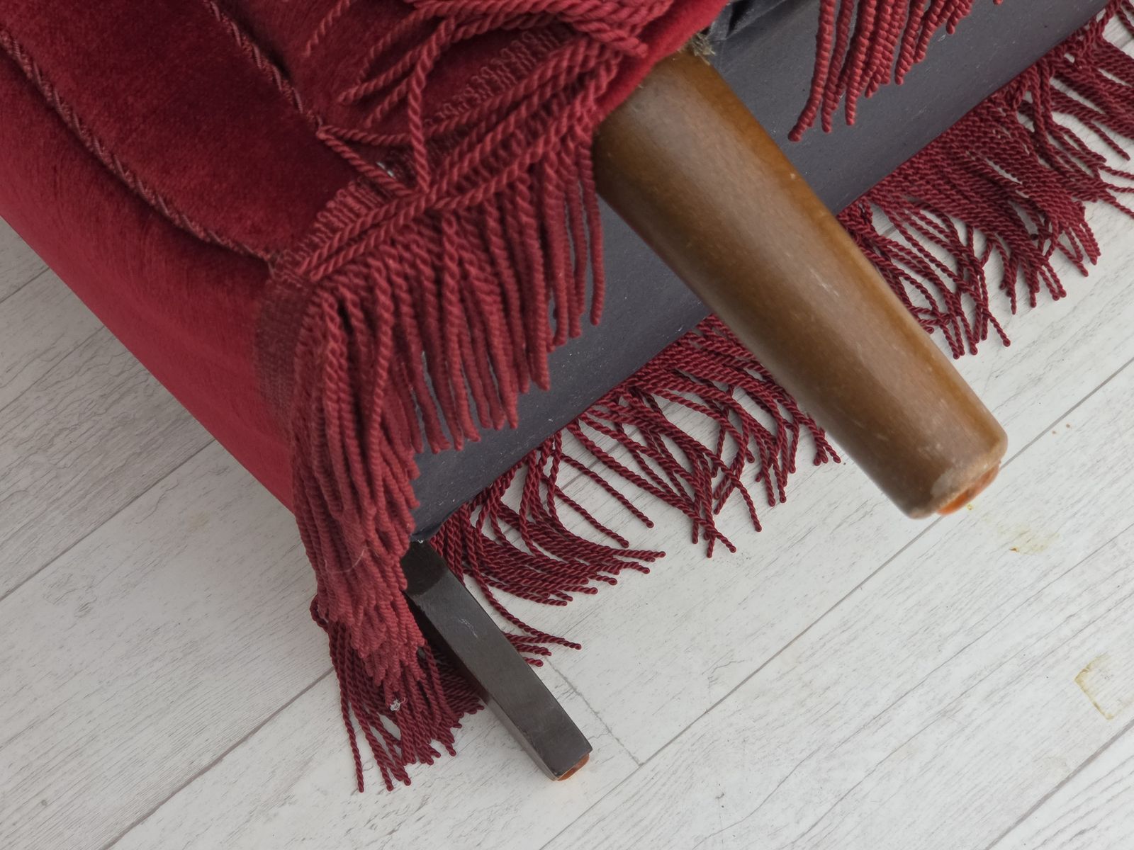 Ca. Jaren 1960, Deense Fauteuil, Rood Meubelvelours, Beukenhouten Poten. photo vintage