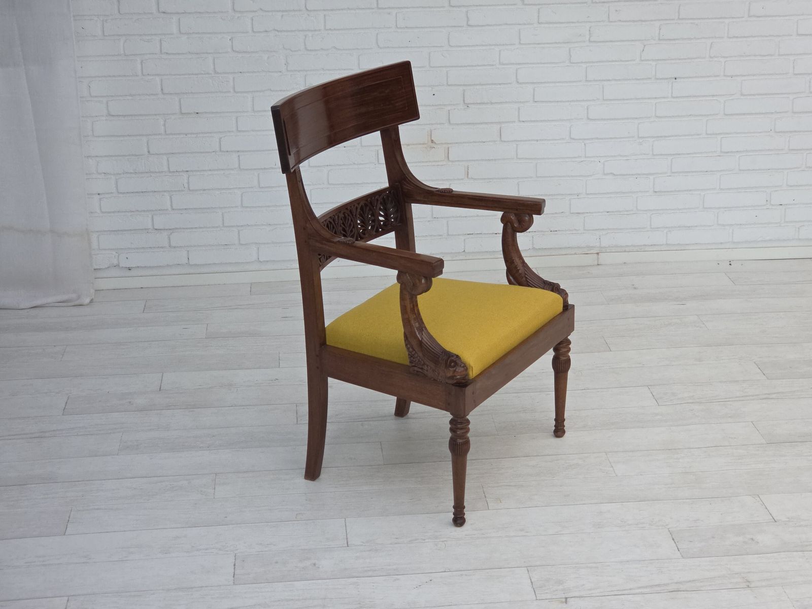 Jaren 1920 1930, Gesneden Houten Fauteuil, In De Stijl Van Georges Jacob, Opnieuw Bekleed. photo 1790.0