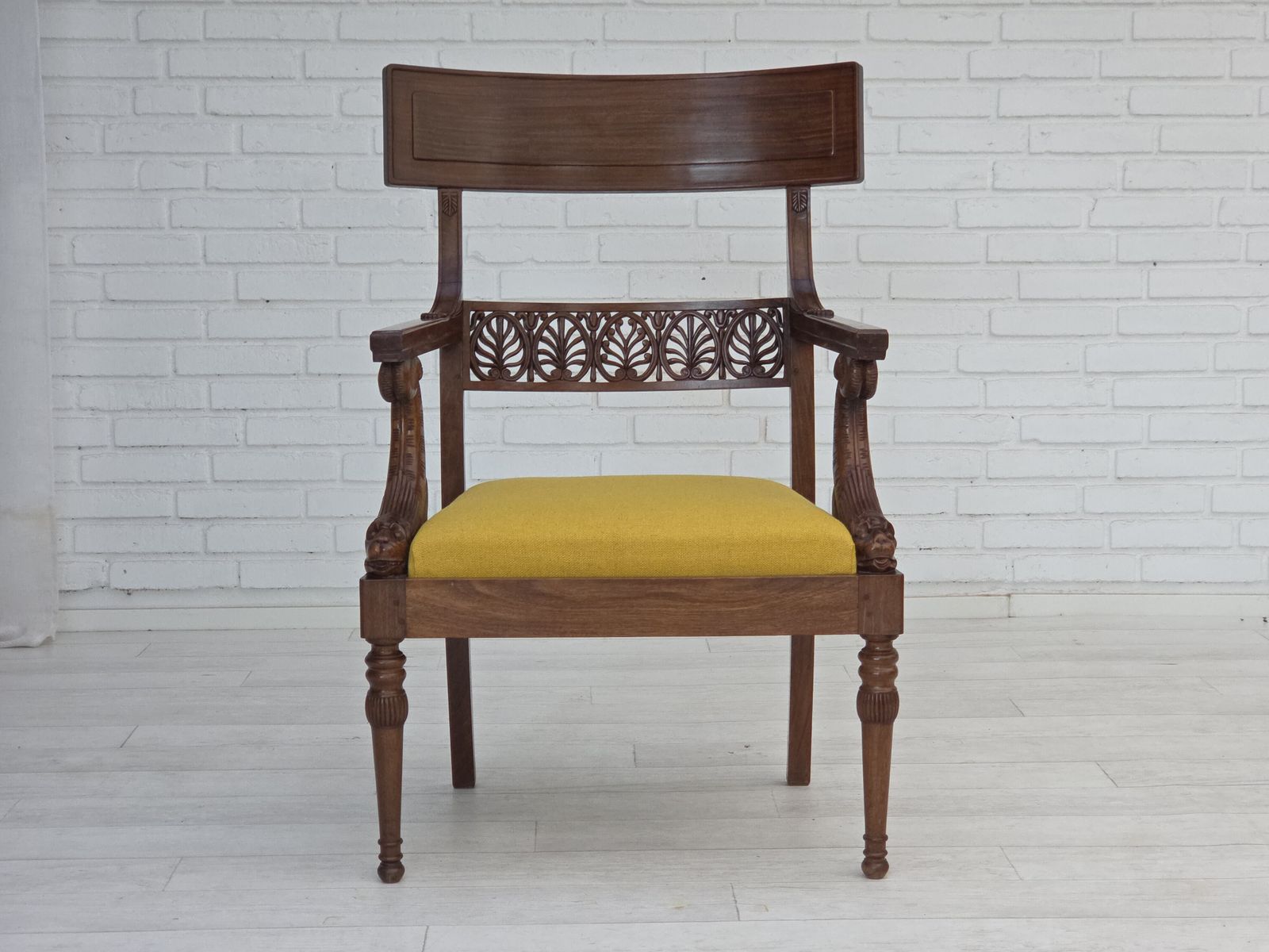 photo vintage Jaren 1920 1930, Gesneden Houten Fauteuil, In De Stijl Van Georges Jacob, Opnieuw Bekleed.