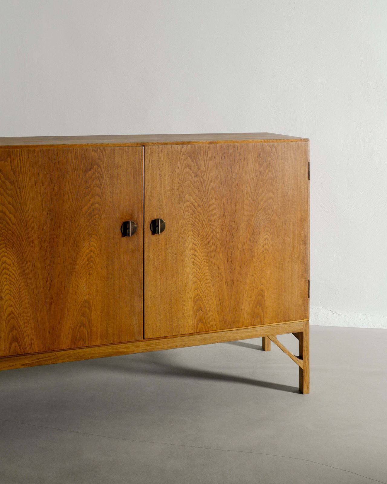 Vintage Danish Mid Century Wooden "232" Sideboard In Oak & Brass By Børge Mogensen 1960s photo Furniture