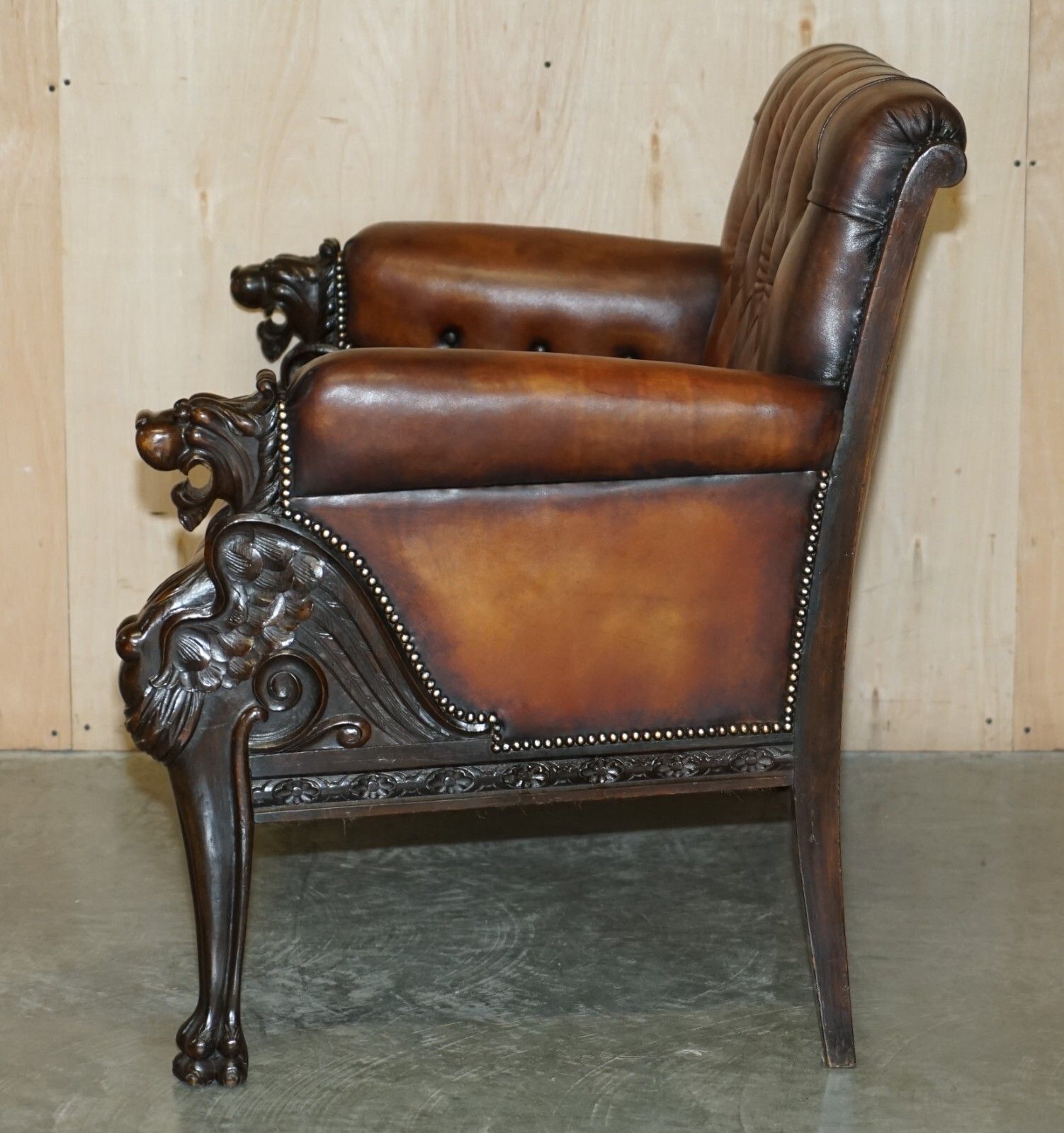photo vintage Restored Antique Lion Hand Carved Brown Leather Chesterfield Sofa Armchair Suite