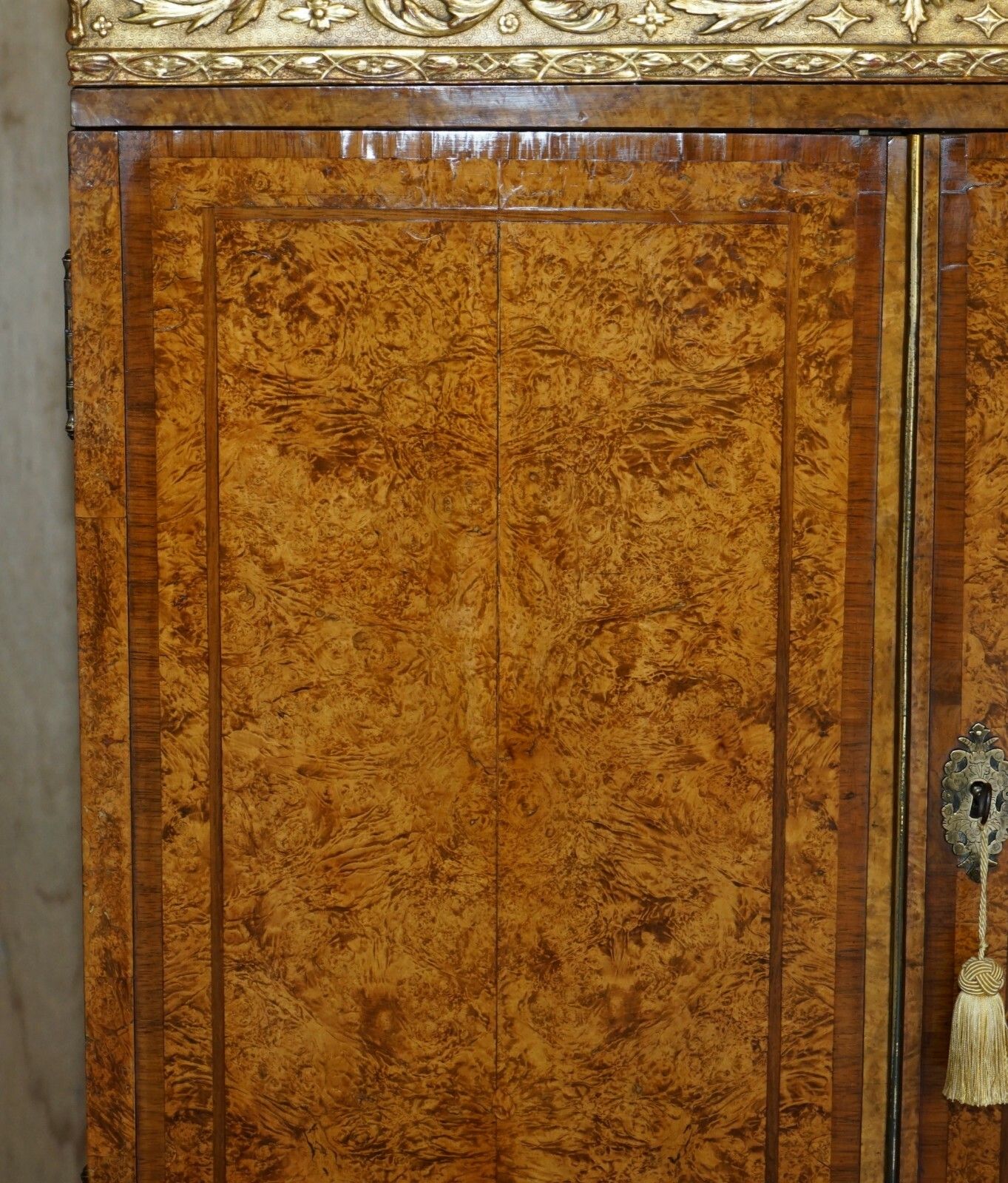 Important Antique George II Circa 1740 Mulberry Wood Giltwood Drinks Cabinet photo 25000.0