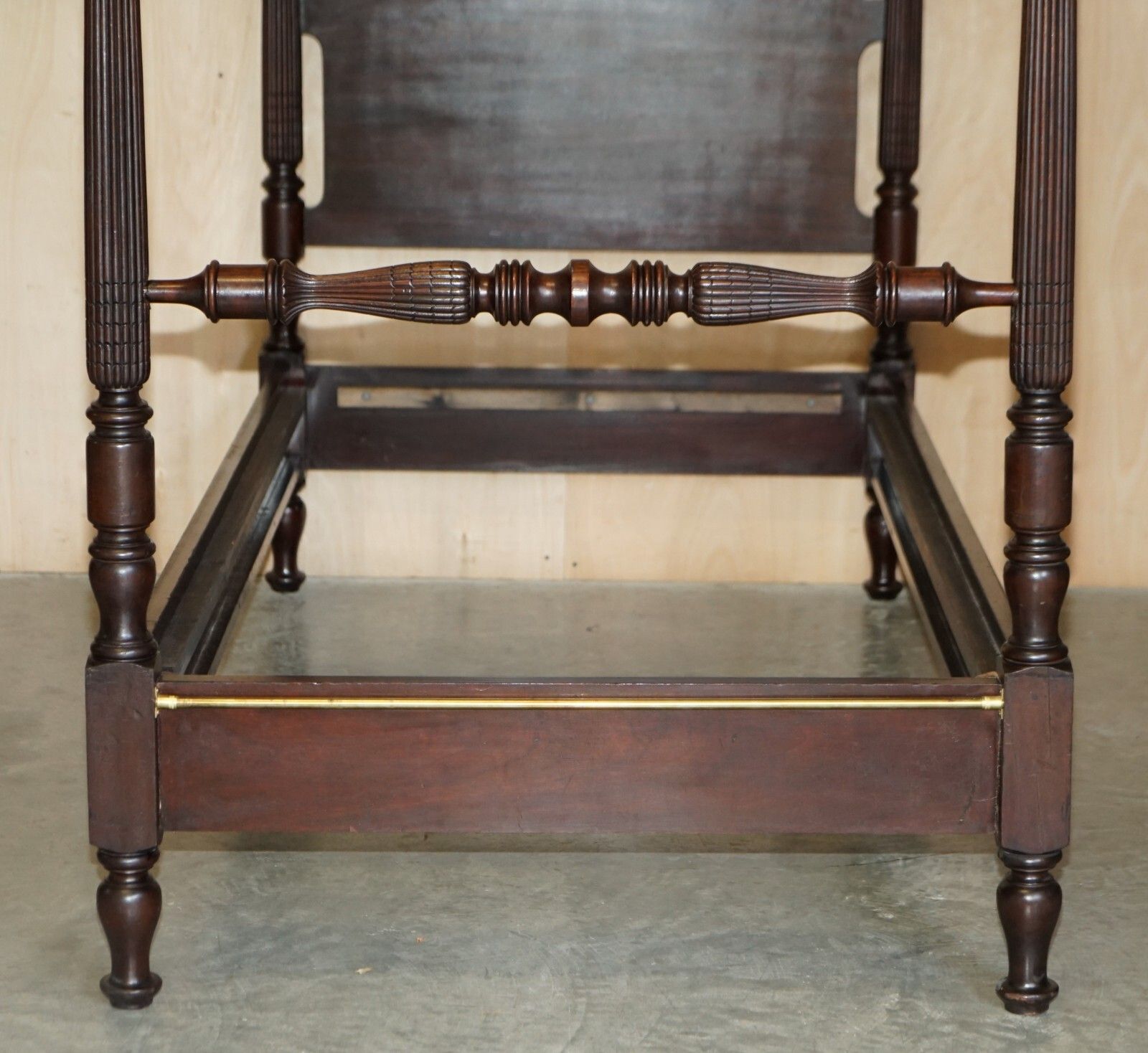 Circa 1800 American Federal Mahogany Four Poster Bed Frame With Carved Pillars photo vinterior