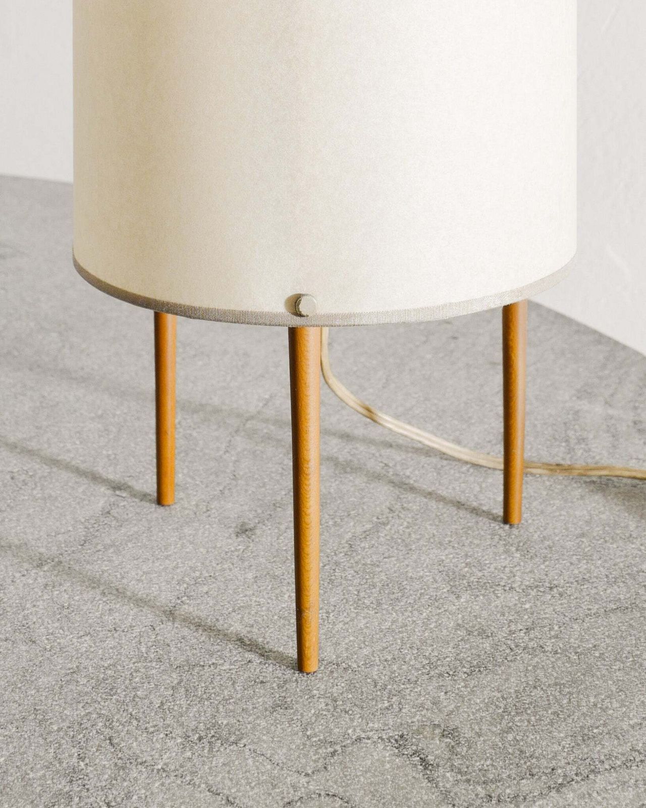 Vintage American Mid Century "No 9" Isamu Noguchi Table Lamp Paper & Wood By Knoll USA, 1940s photo vinterior