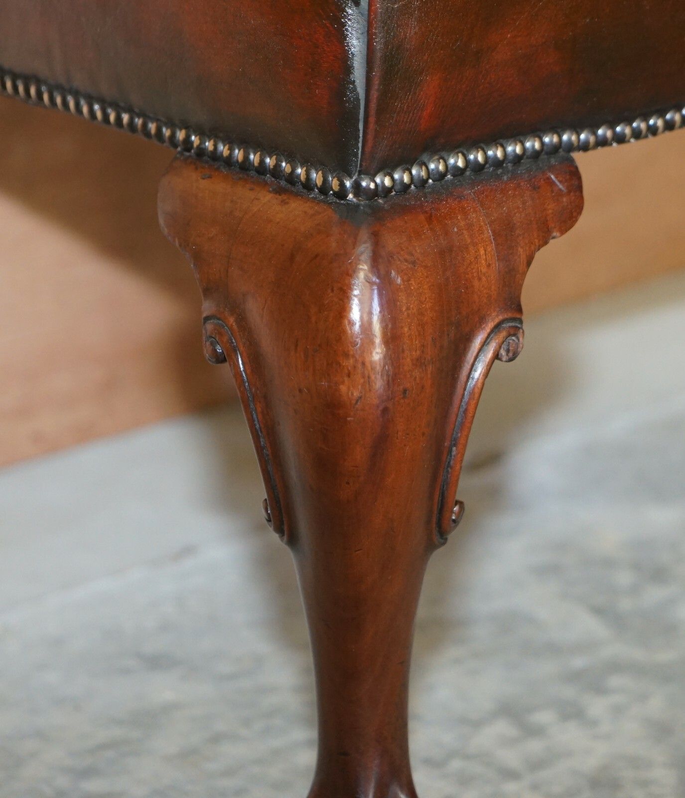 photo furniture Six Stunning Fully Restored Brown Leather Mahogany Claw & Ball Dining Chairs 6