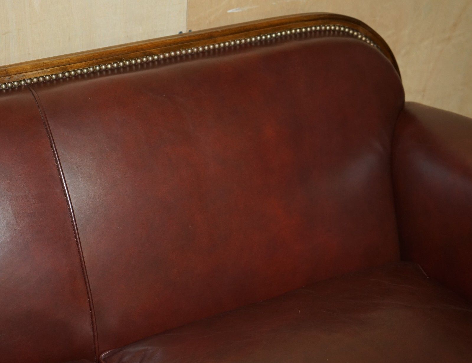 photo vintage Important Antique Victorian Claw & Ball Feet Brown Leather Walnut Club Sofa