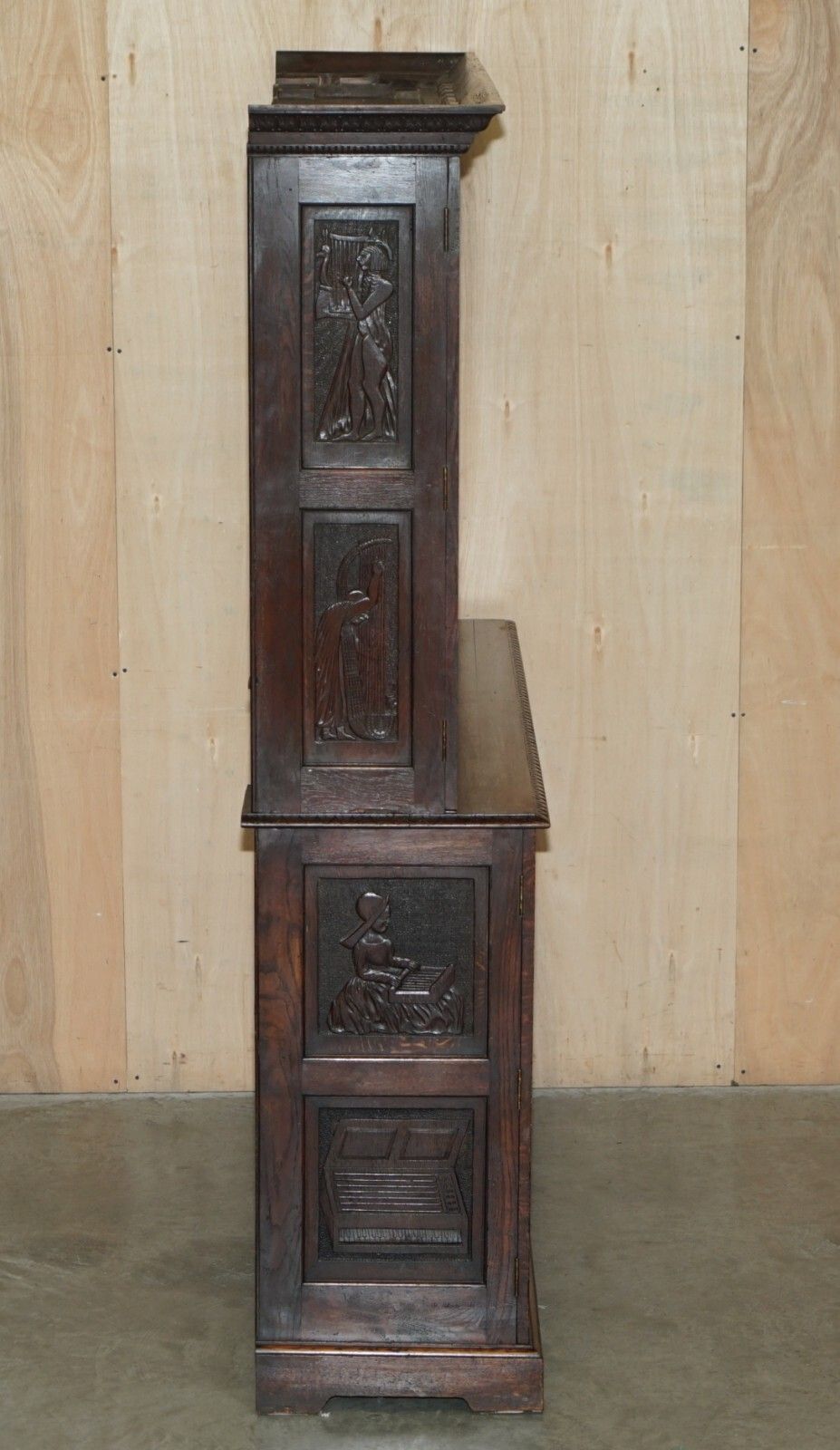 photo vintage Important Carved Bookcase Cabinet From The Bate Collection In Oxford University