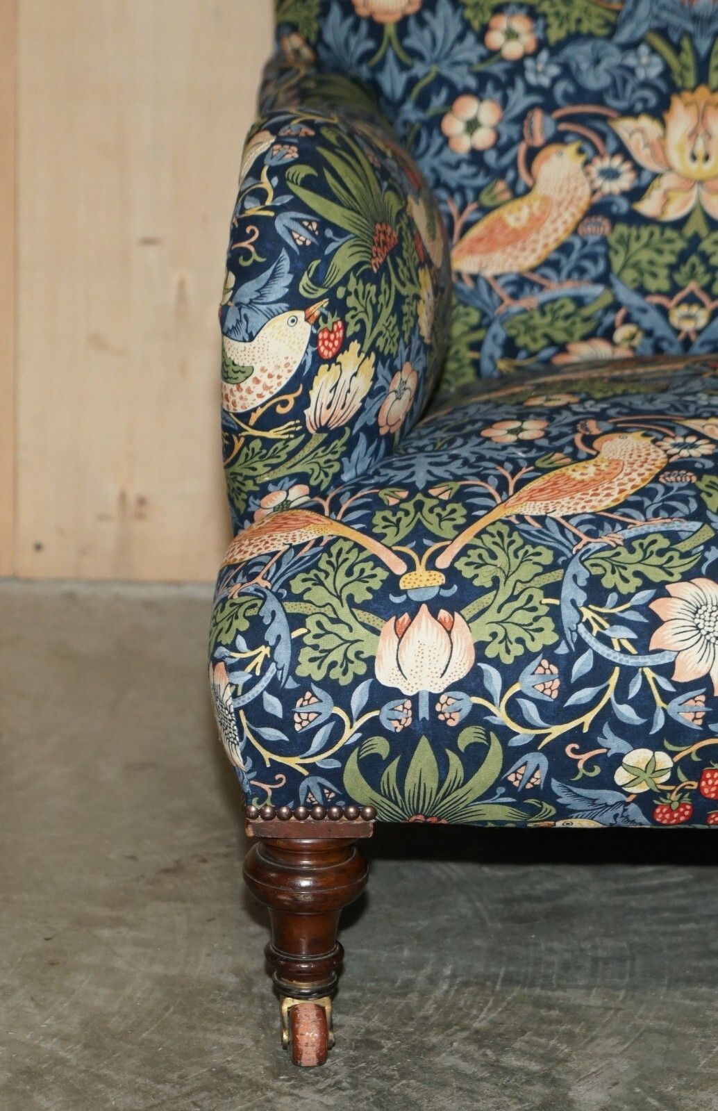 Antique Howard & Sons Bridgewater Armchair William Morris Strawberry Thief photo vinterior
