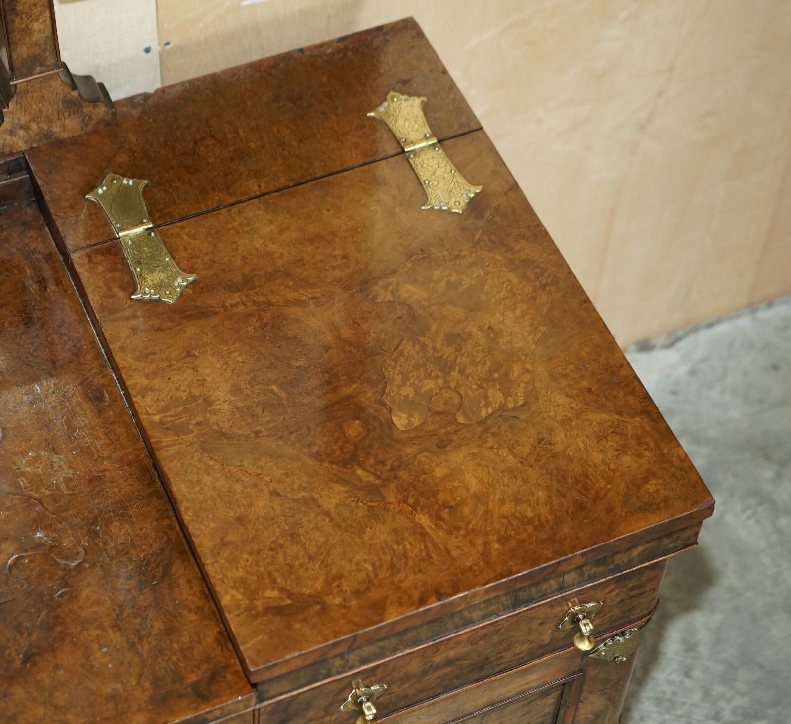 photo furniture Important Burr & Burl Gothic Antique Dressing Table With Polished Brass Fittings