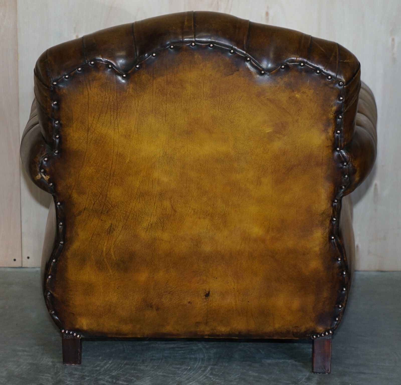 photo furniture Antique Pair Of Thomas Chippendale Style Chesterfield Brown Leather Armchairs