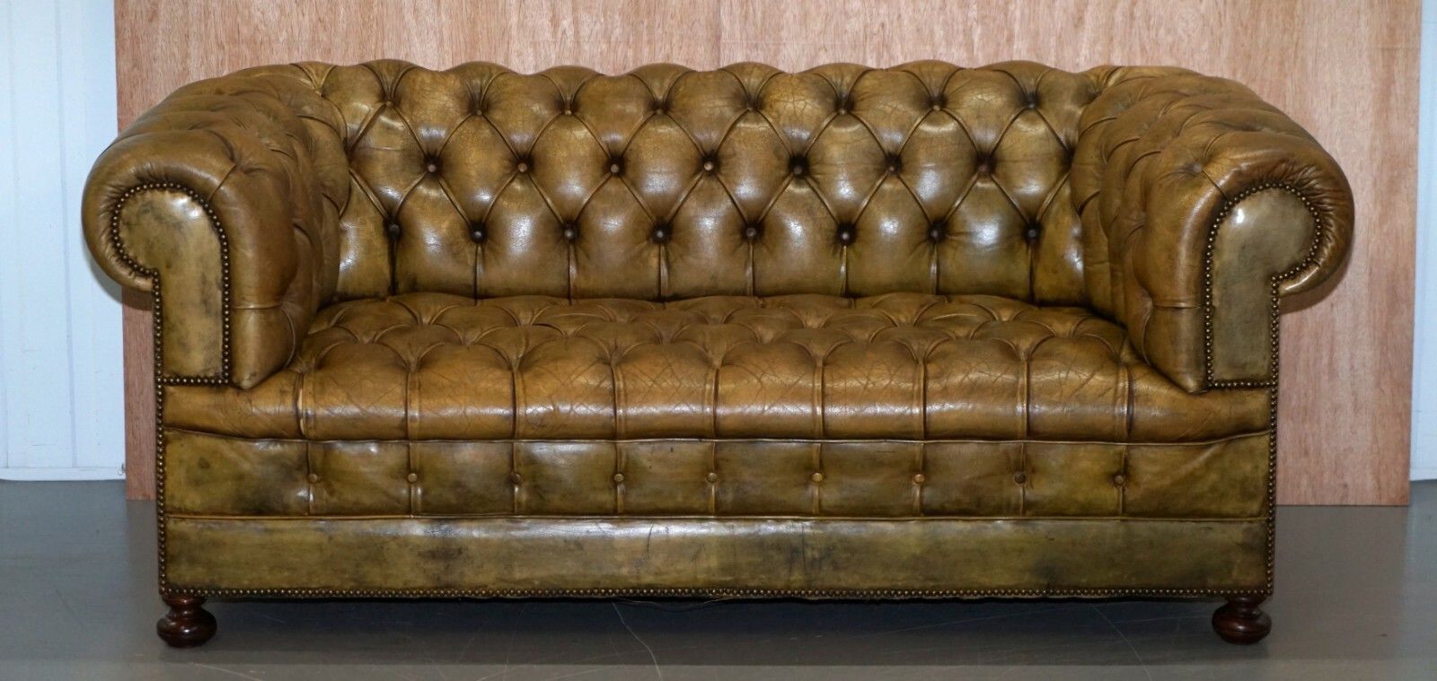 Victorian Horse Hair Green Hand Dyed Leather Chesterfield Fully Button Base Sofa photo furniture