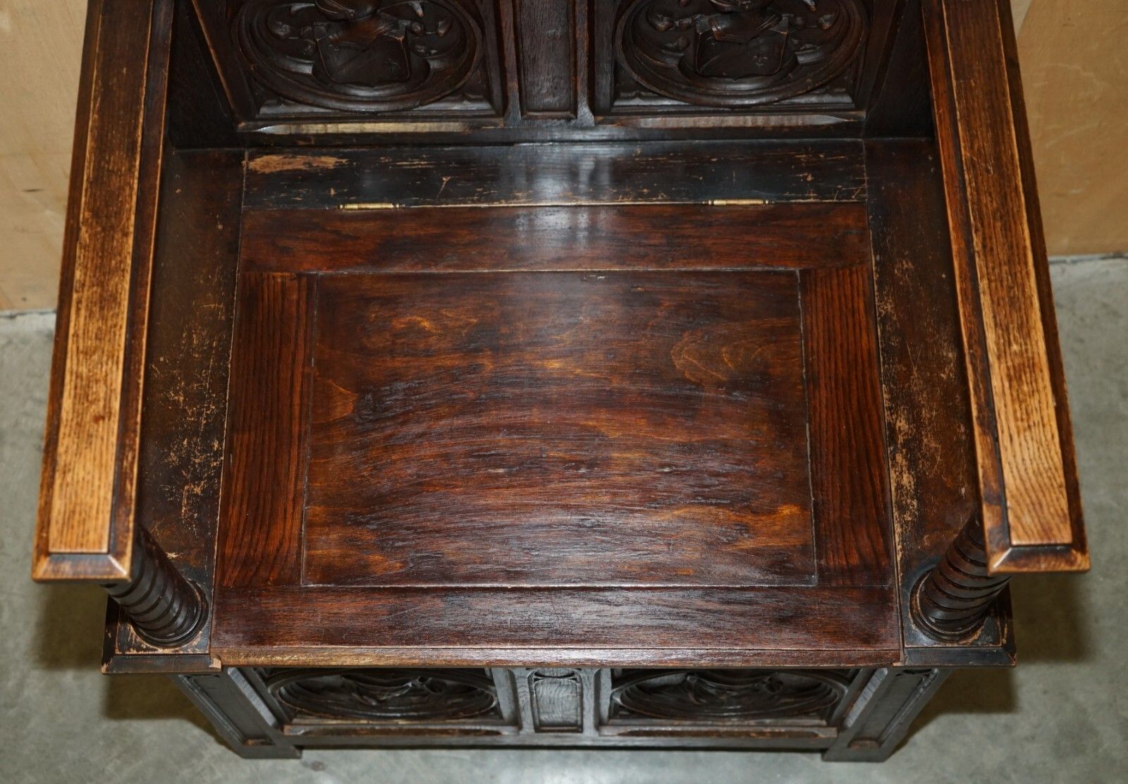 photo vinterior Fine Antique Circa 1860 Jacobean Gothic Revival Hand Carved Porters Hall Chair