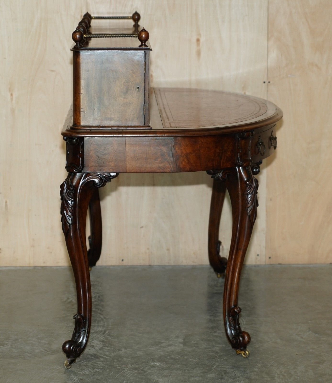 photo vintage Antique Circa 1850 Patrick Beakey Dublin Oxblood Leather Demi Lune Gallery Desk