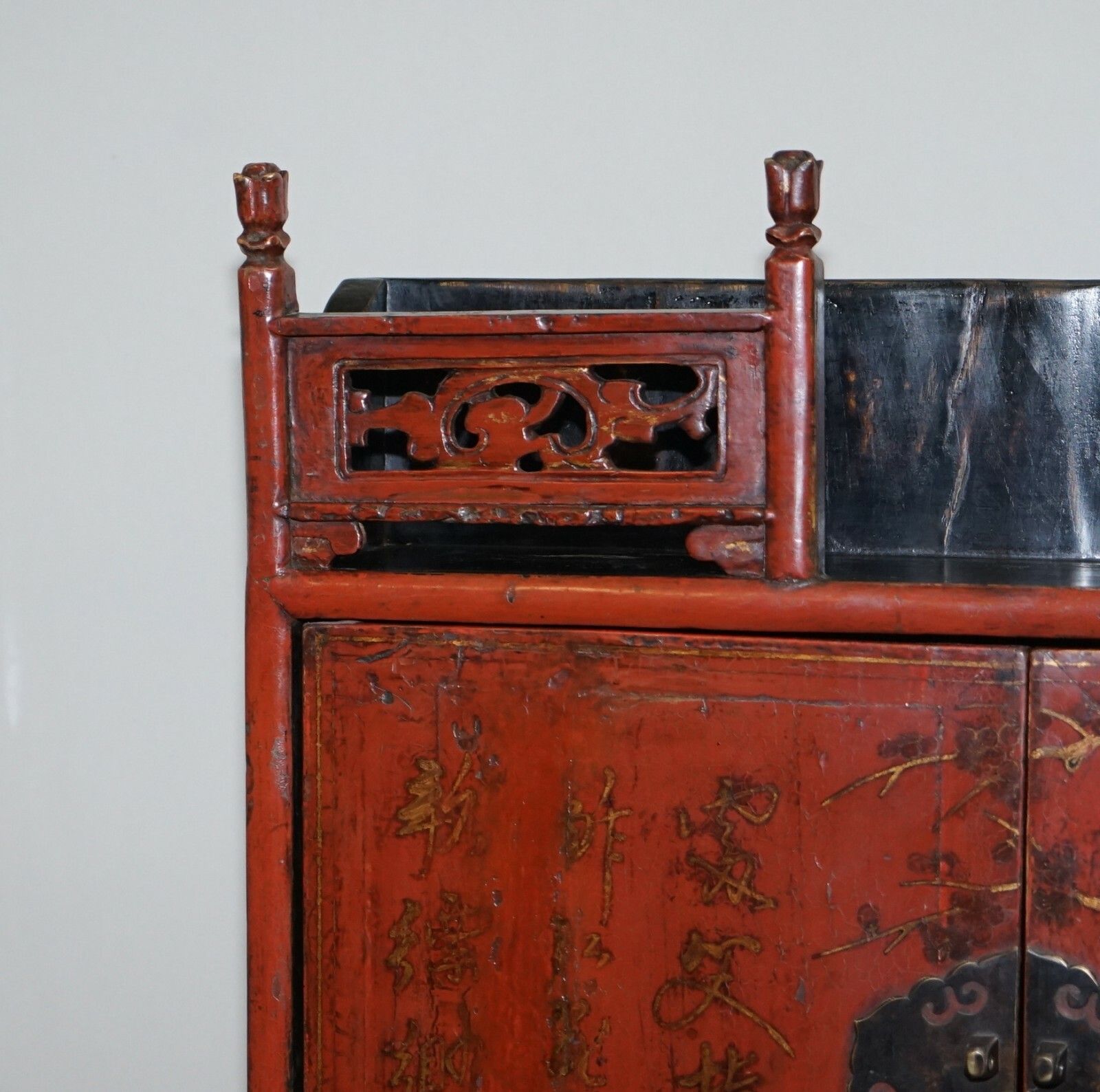 Exquisite Shanxi Province 18th Century Chinese Red Lacquer Cabinet Ornate Carved photo Furniture