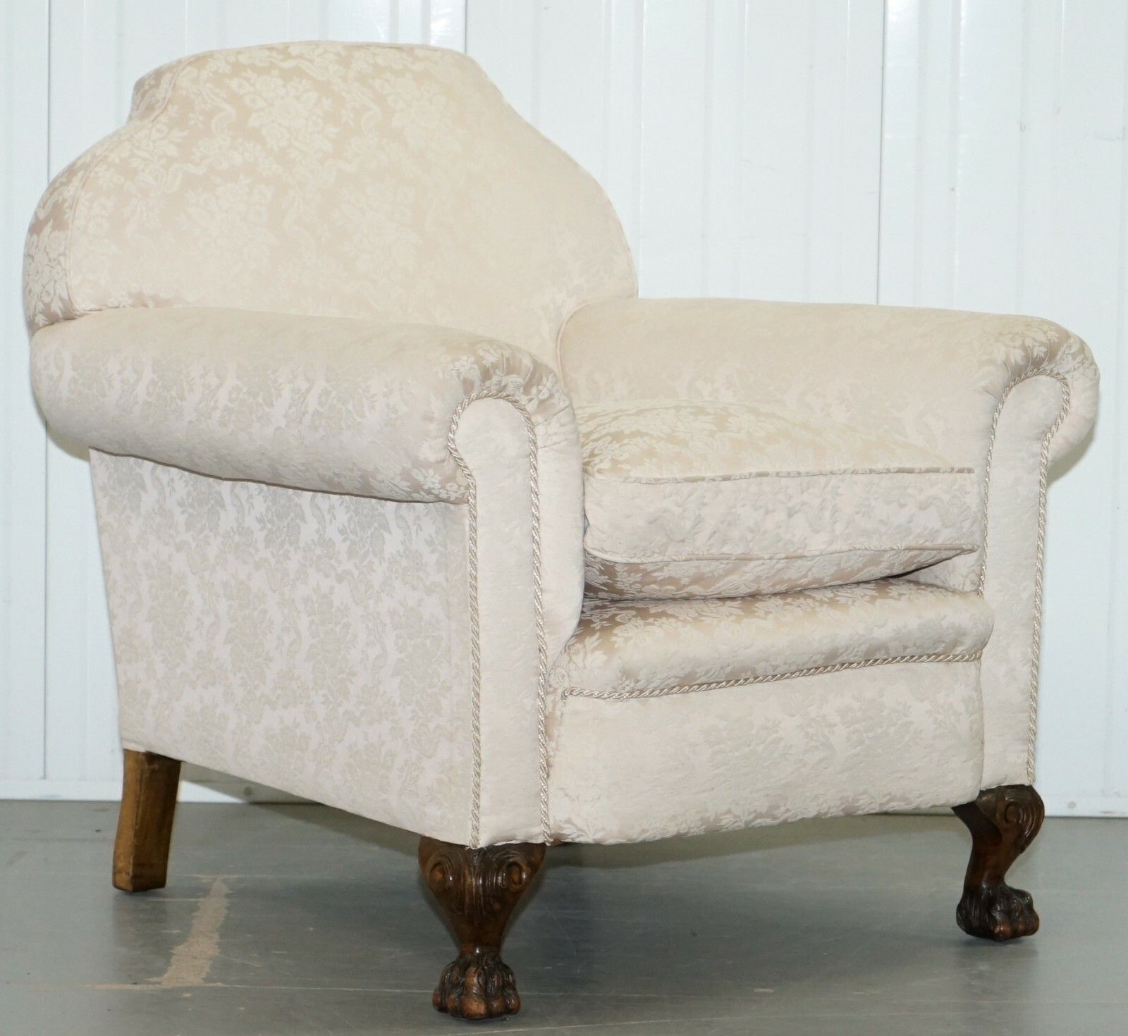 4000.0 Rare Victorian Damask Upholstery Walnut Carved Lion Paw Feet Sofa Armchair Suite photo