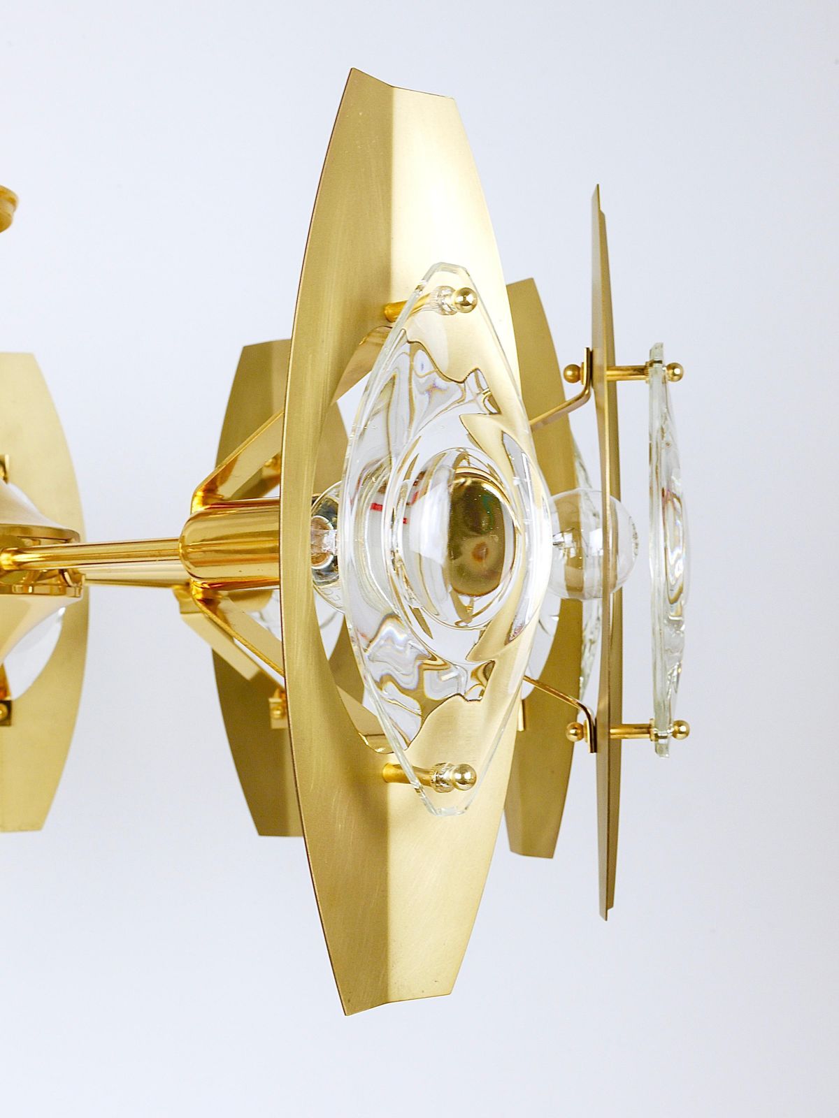 Oscar Torlasco 25“ Brass Chandelier With Optical Prism Lenses, Italy, 1970s photo for sale
