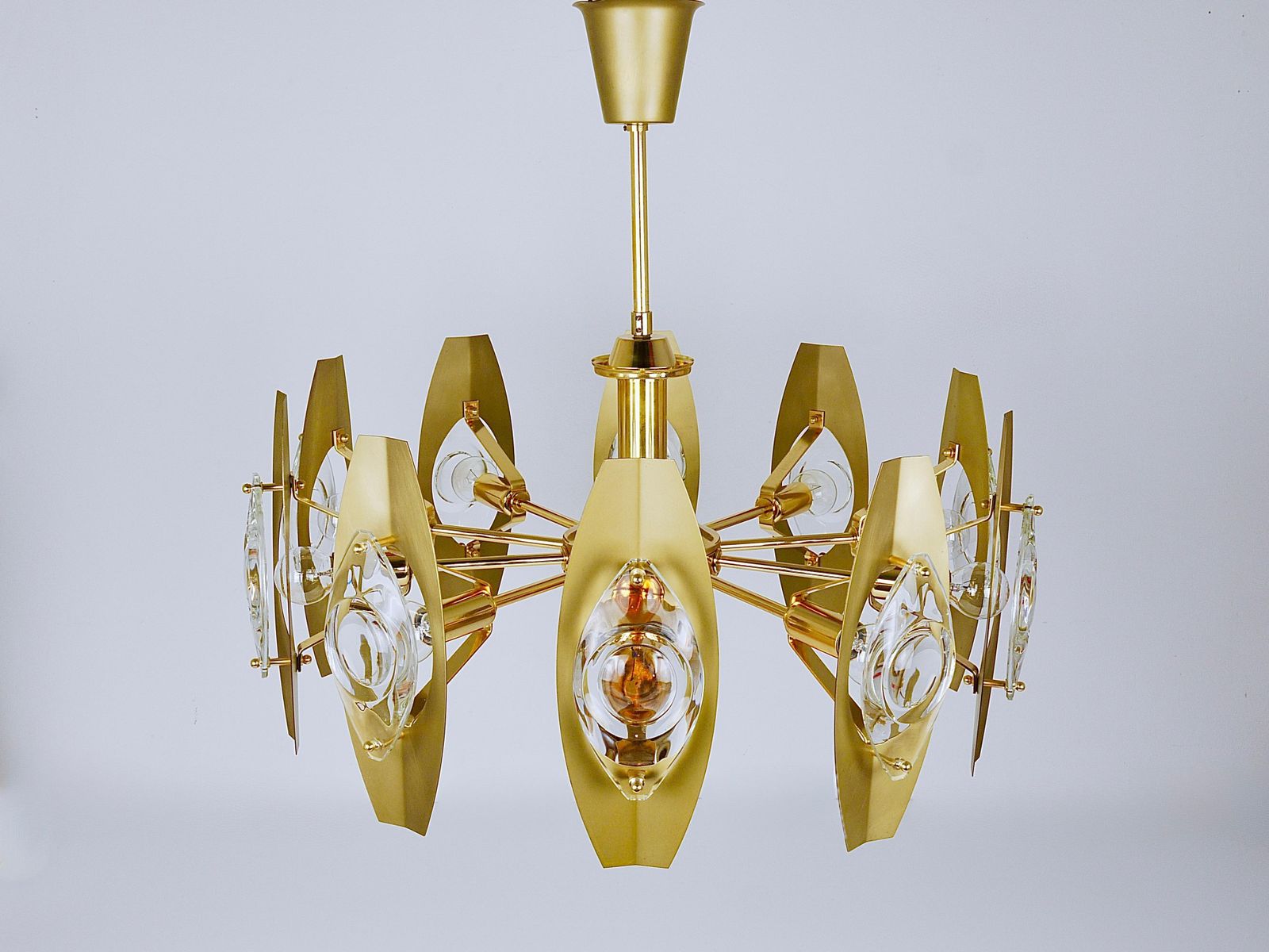 photo vintage Oscar Torlasco 25“ Brass Chandelier With Optical Prism Lenses, Italy, 1970s