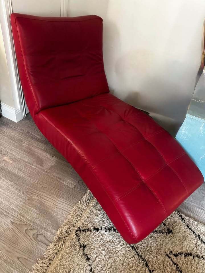 Vintage Leather Chaise Longue