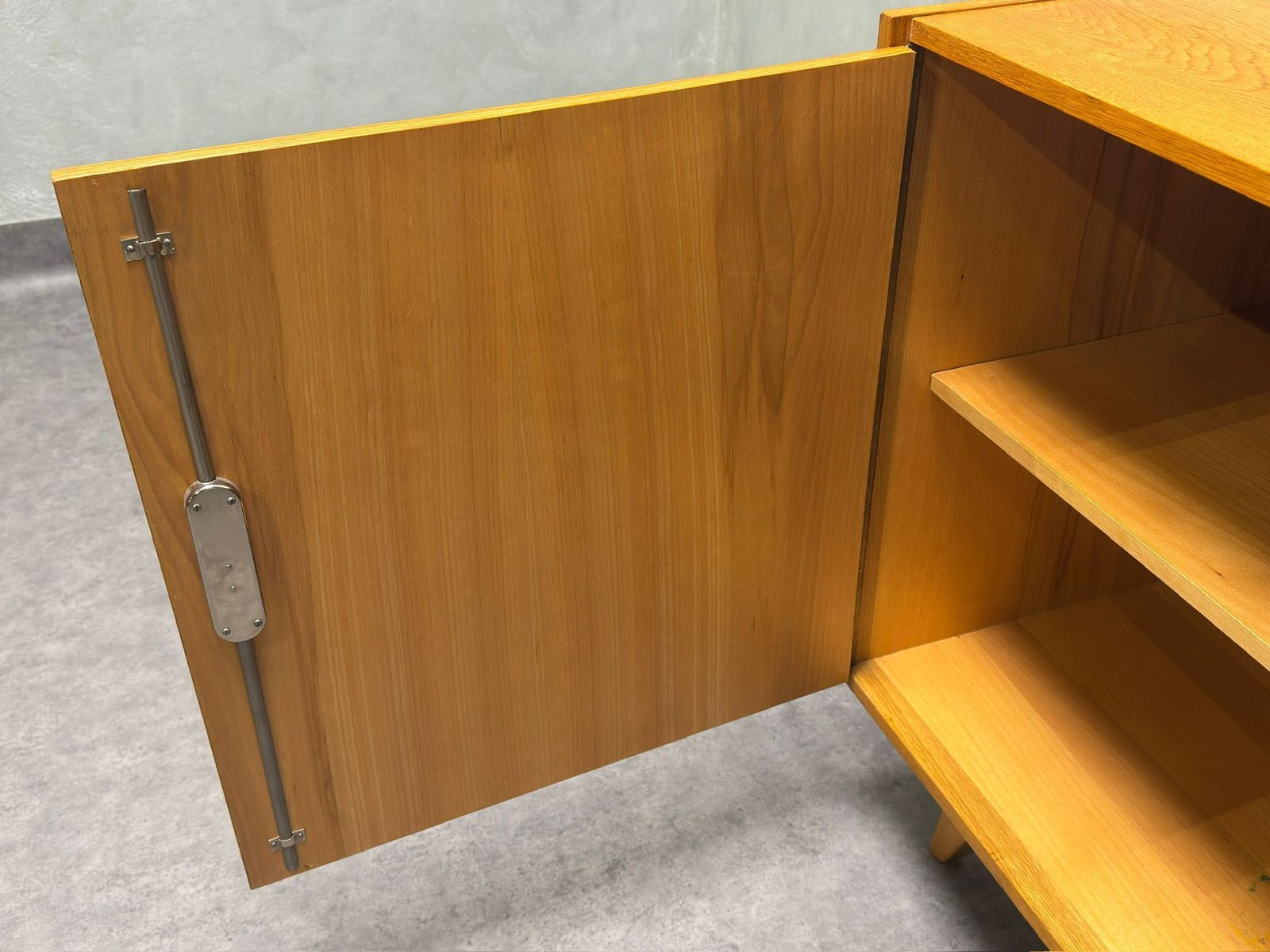 Sideboard U‑458, Czechoslovakia, 1960s – Very Good Original Condition photo vinterior